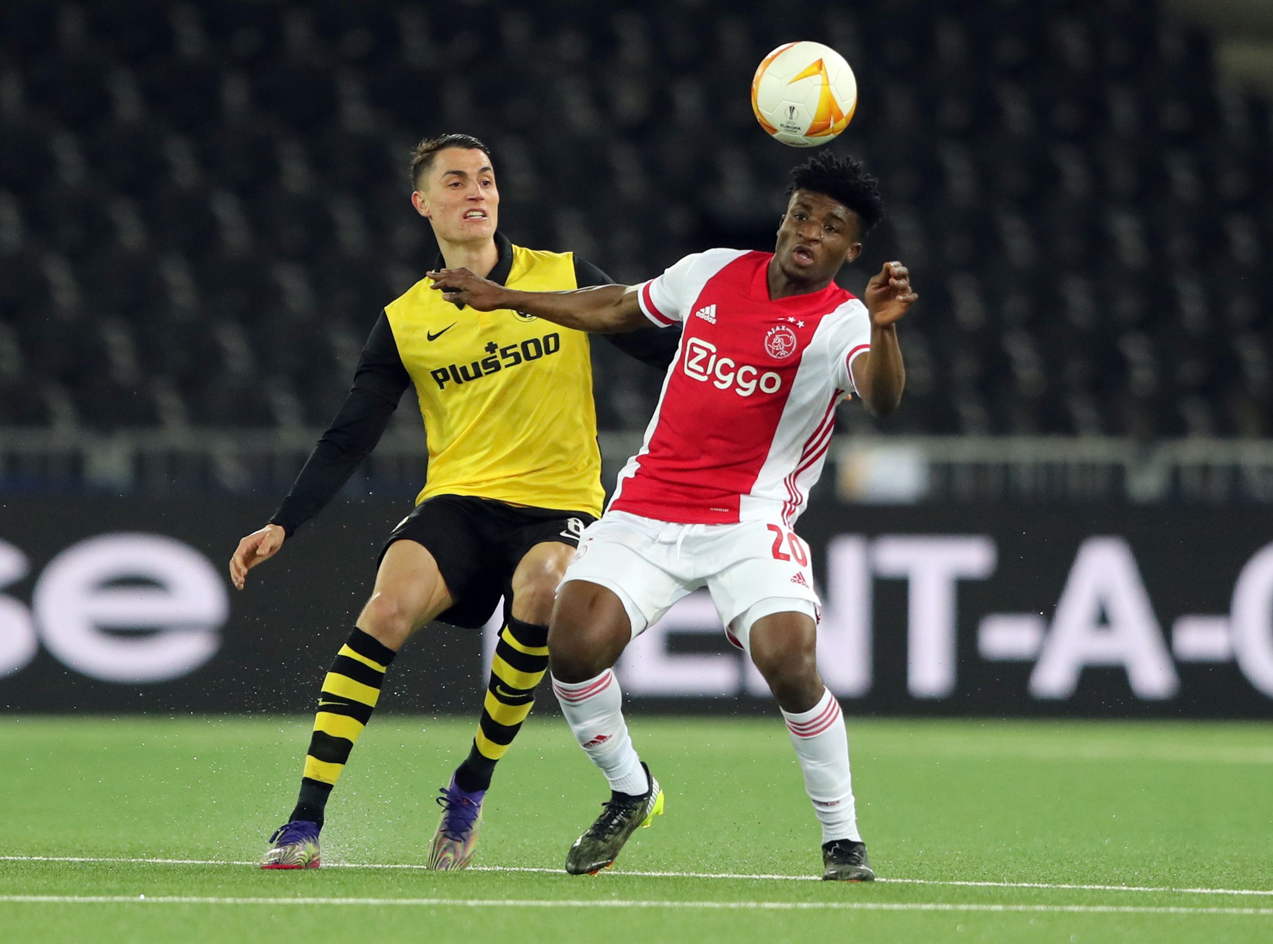 Soccer Football - Europa League - Round of 16 Second Leg - BSC Young Boys v Ajax Amsterdam - Stadion Wankdorf, Bern, Switzerland - March 18, 2021 Ajax Amsterdam's Mohammed Kudus in action with BSC Young Boys' Vincent Sierro REUTERS/Arnd Wiegmann