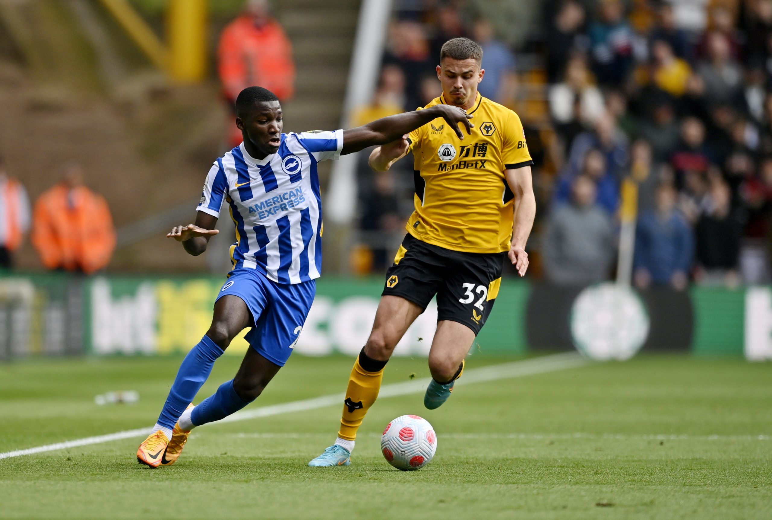 Soccer Football - Premier League - Wolverhampton Wanderers v Brighton &amp; Hove Albion - Molineux Stadium, Wolverhampton, Britain - April 30, 2022 Brighton &amp; Hove Albion's Moises Caicedo in action with Wolverhampton Wanderers' Leander Dendoncker REUTERS/Tony Obrien EDITORIAL USE ONLY. No use with unauthorized audio, video, data, fixture lists, club/league logos or 'live' services. Online in-match use limited to 75 images, no video emulation. No use in betting, games or single club /league/p