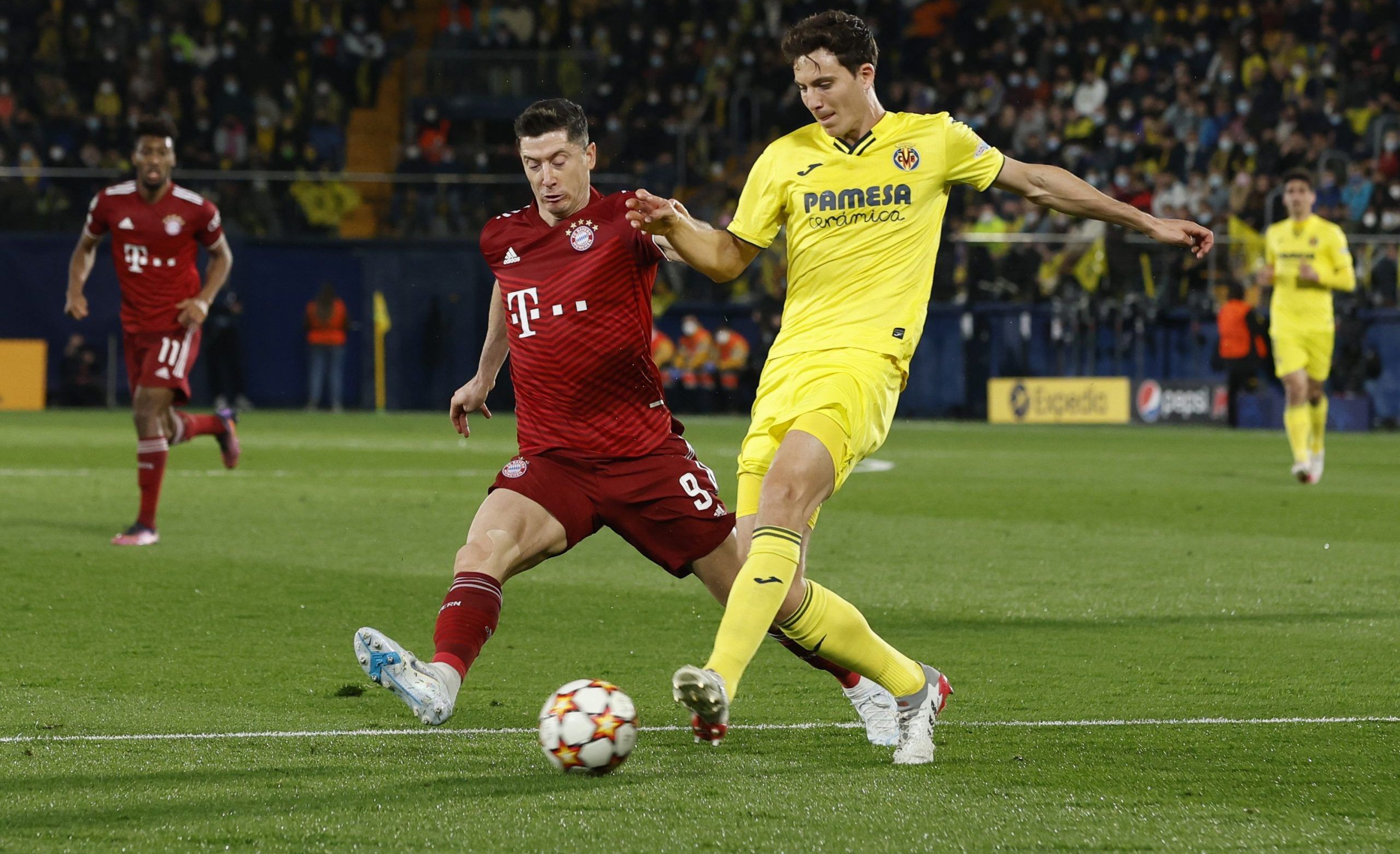 Bayern Munich's Robert Lewandowski in action with Villarreal's Pau Torres