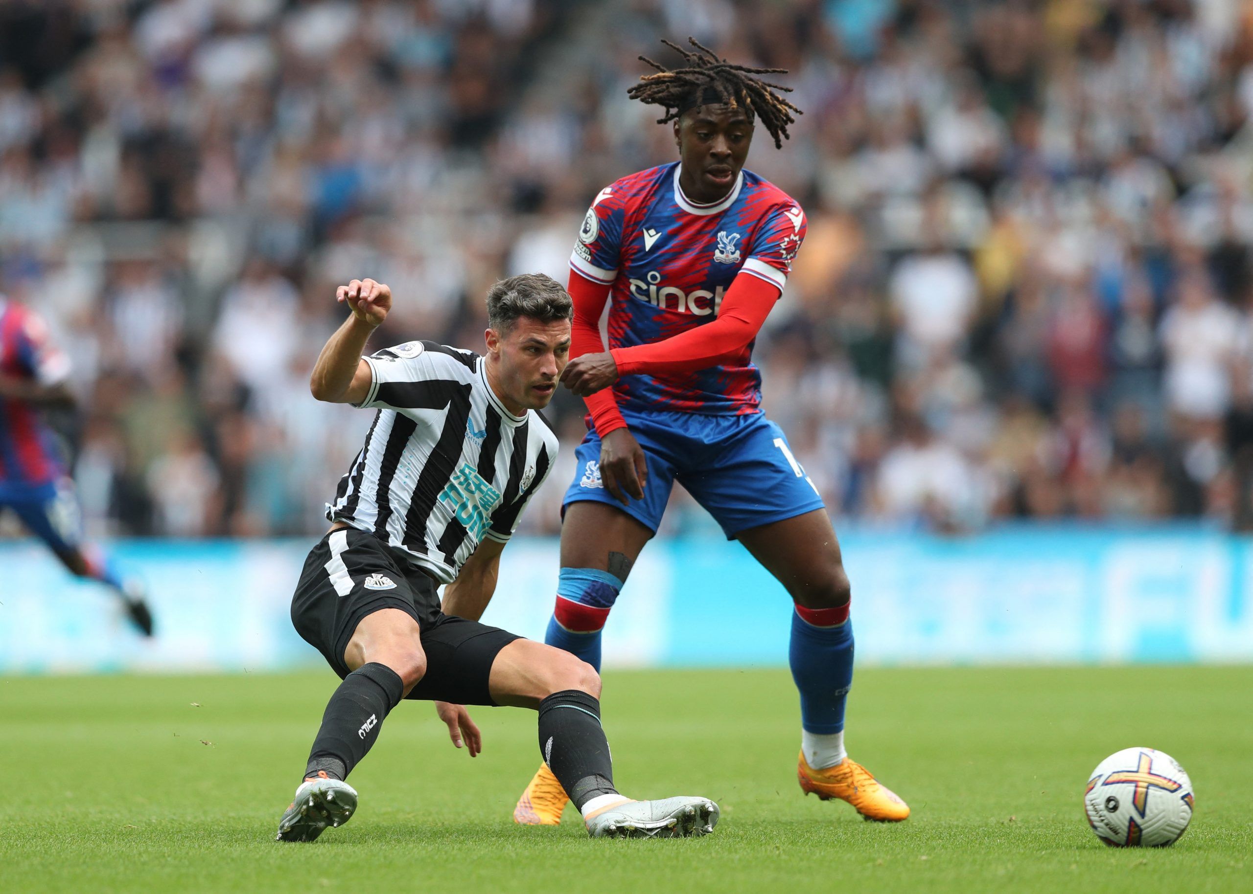 Soccer Football - Premier League - Newcastle United v Crystal Palace - St James' Park, Newcastle, Britain - September 3, 2022 Newcastle United's Fabian Schar in action with Crystal Palace's Eberechi Eze REUTERS/Scott Heppell EDITORIAL USE ONLY. No use with unauthorized audio, video, data, fixture lists, club/league logos or 'live' services. Online in-match use limited to 75 images, no video emulation. No use in betting, games or single club /league/player publications.  Please contact your accou