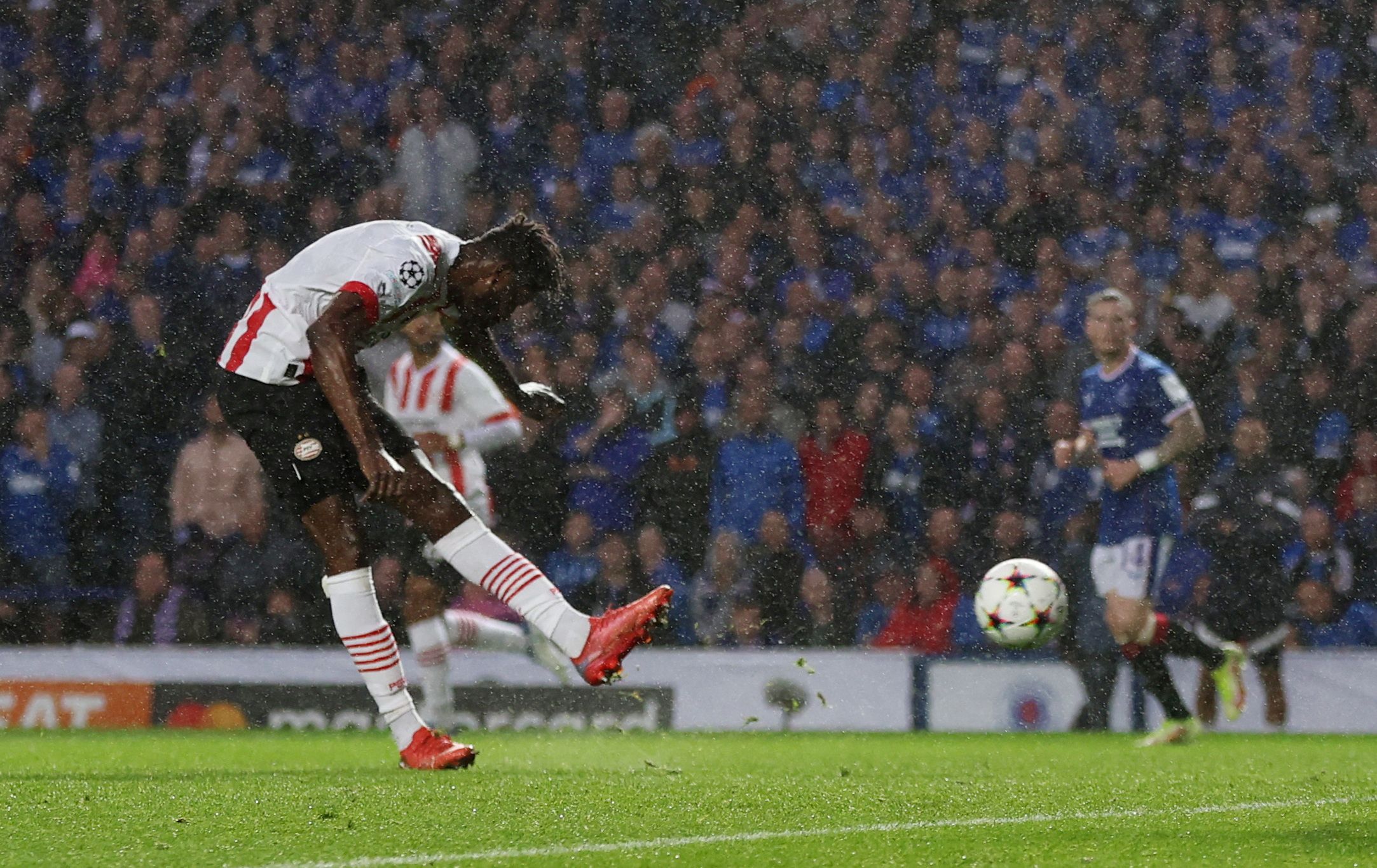 Soccer Football - Champions League Qualifying - Play-off First Leg - Rangers v PSV Eindhoven - Ibrox Stadium, Glasgow, Scotland, Britain - August 16, 2022 PSV Eindhoven's Ibrahim Sangare scores their first goal Action Images via Reuters/Lee Smith