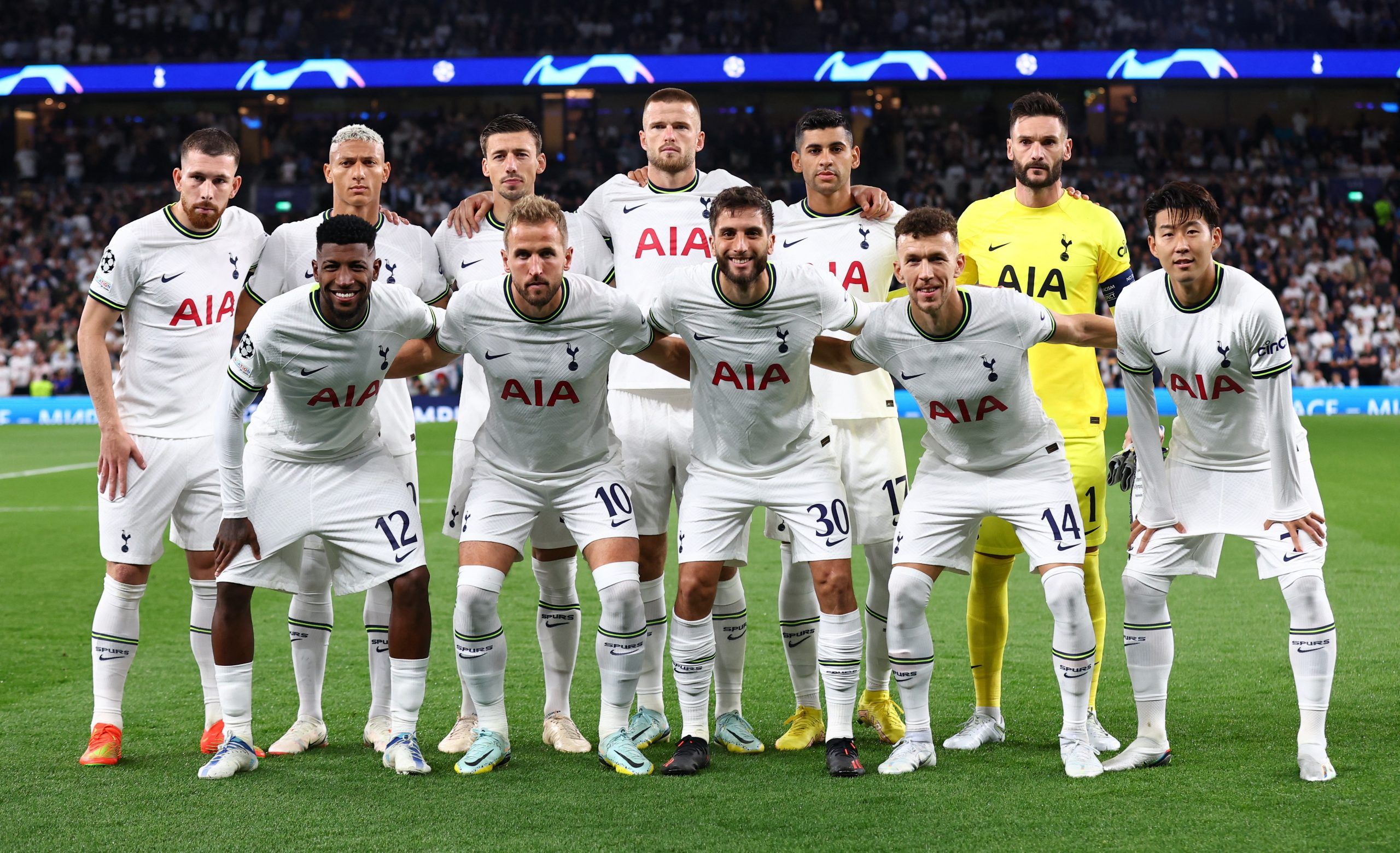Tottenham Hotspur players pose for a team group photo before the match vs Marseille