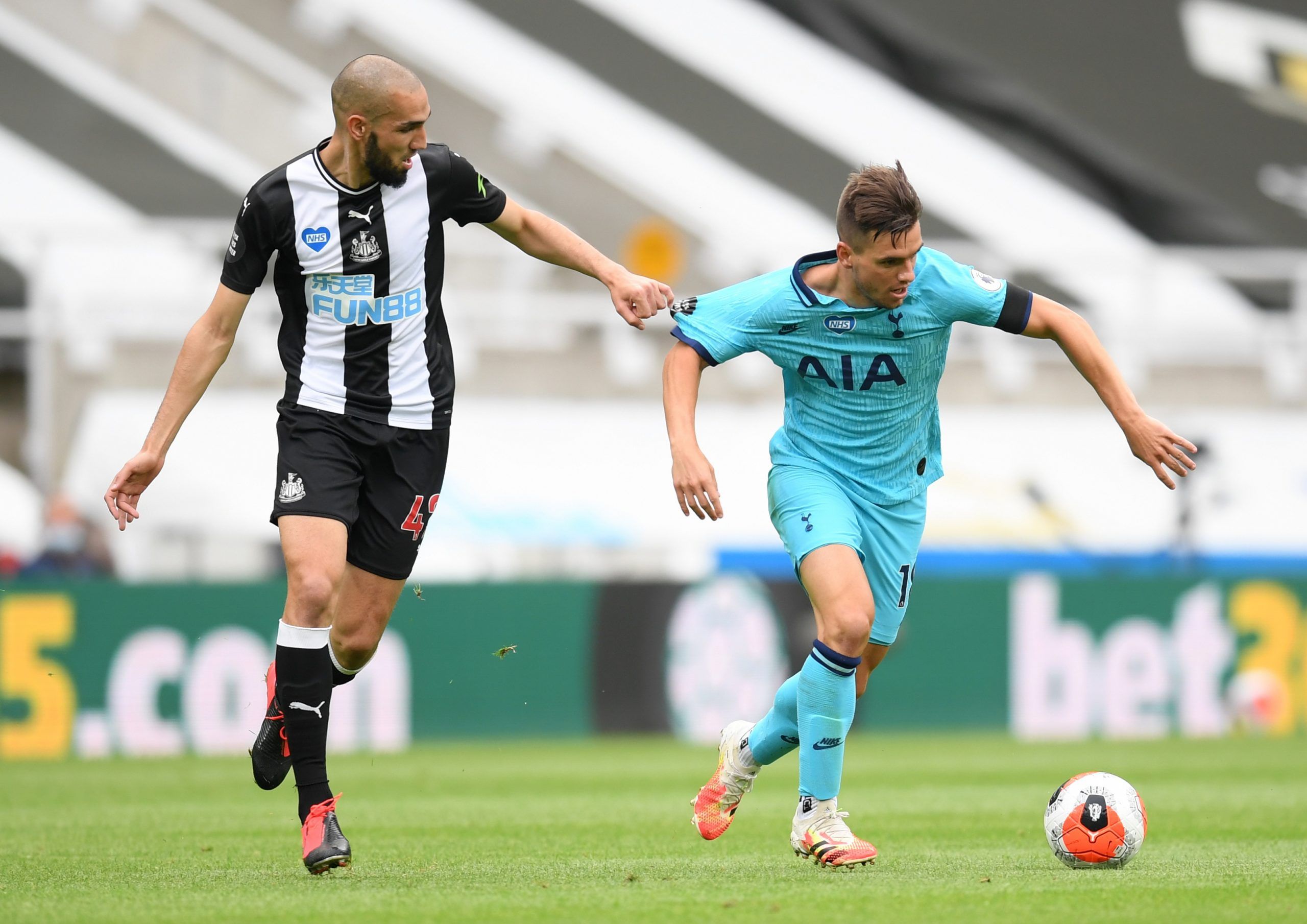 Tottenham Hotspur's Giovani Lo Celso in action with Newcastle United's Nabil Bentaleb