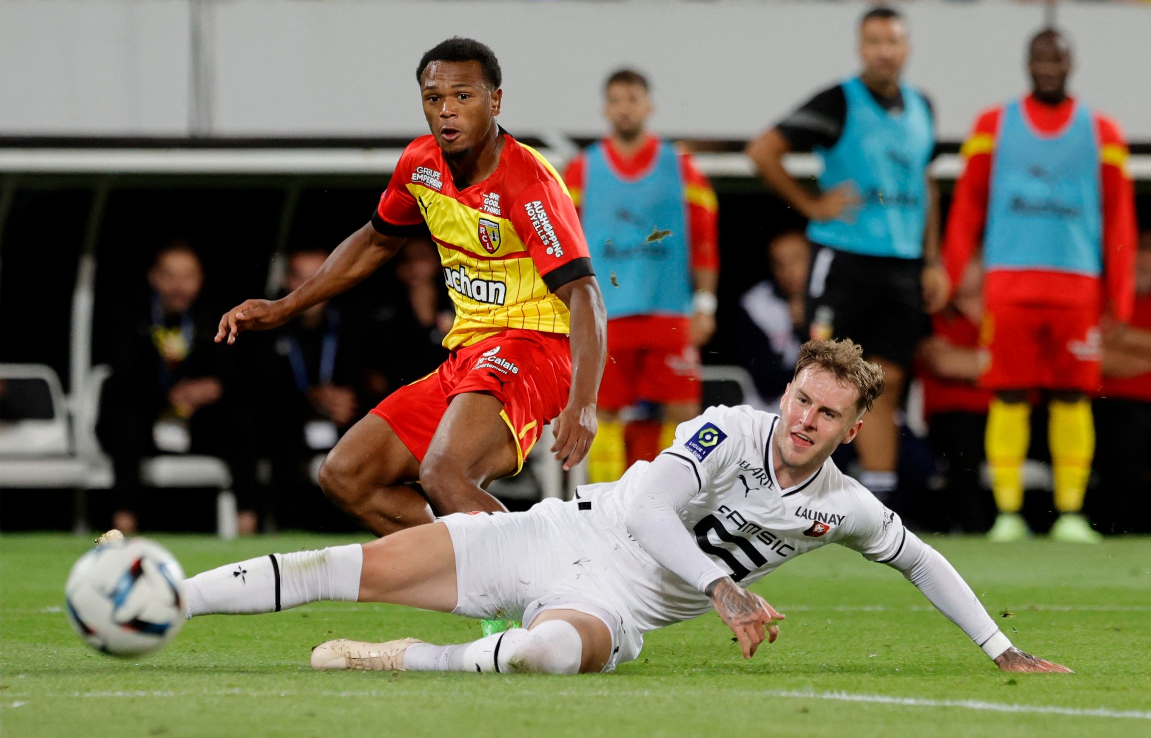 Soccer Football - Ligue 1 - RC Lens v Stade Rennes - Stade Bollaert-Delelis, Lens, France - August 27, 2022 RC Lens' Lois Openda in action with Stade Rennes' Joe Rodon REUTERS/Pascal Rossignol
