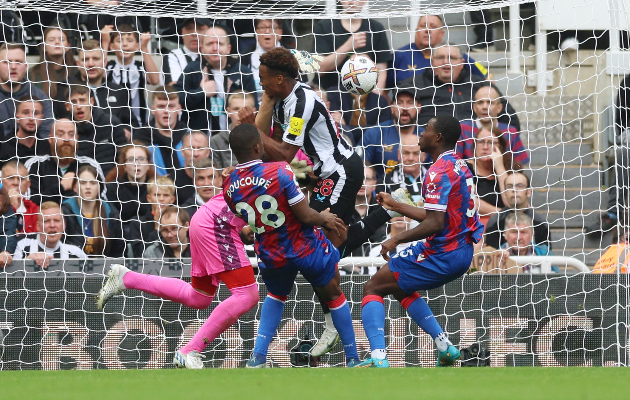 Soccer Football - Premier League - Newcastle United v Crystal Palace - St James' Park, Newcastle, Britain - September 3, 2022 Crystal Palace's Tyrick Mitchell scores an own goal and the first for Newcastle United as Newcastle United's Joe Willock challenges Action Images via Reuters/Lee Smith EDITORIAL USE ONLY. No use with unauthorized audio, video, data, fixture lists, club/league logos or 'live' services. Online in-match use limited to 75 images, no video emulation. No use in betting, games o