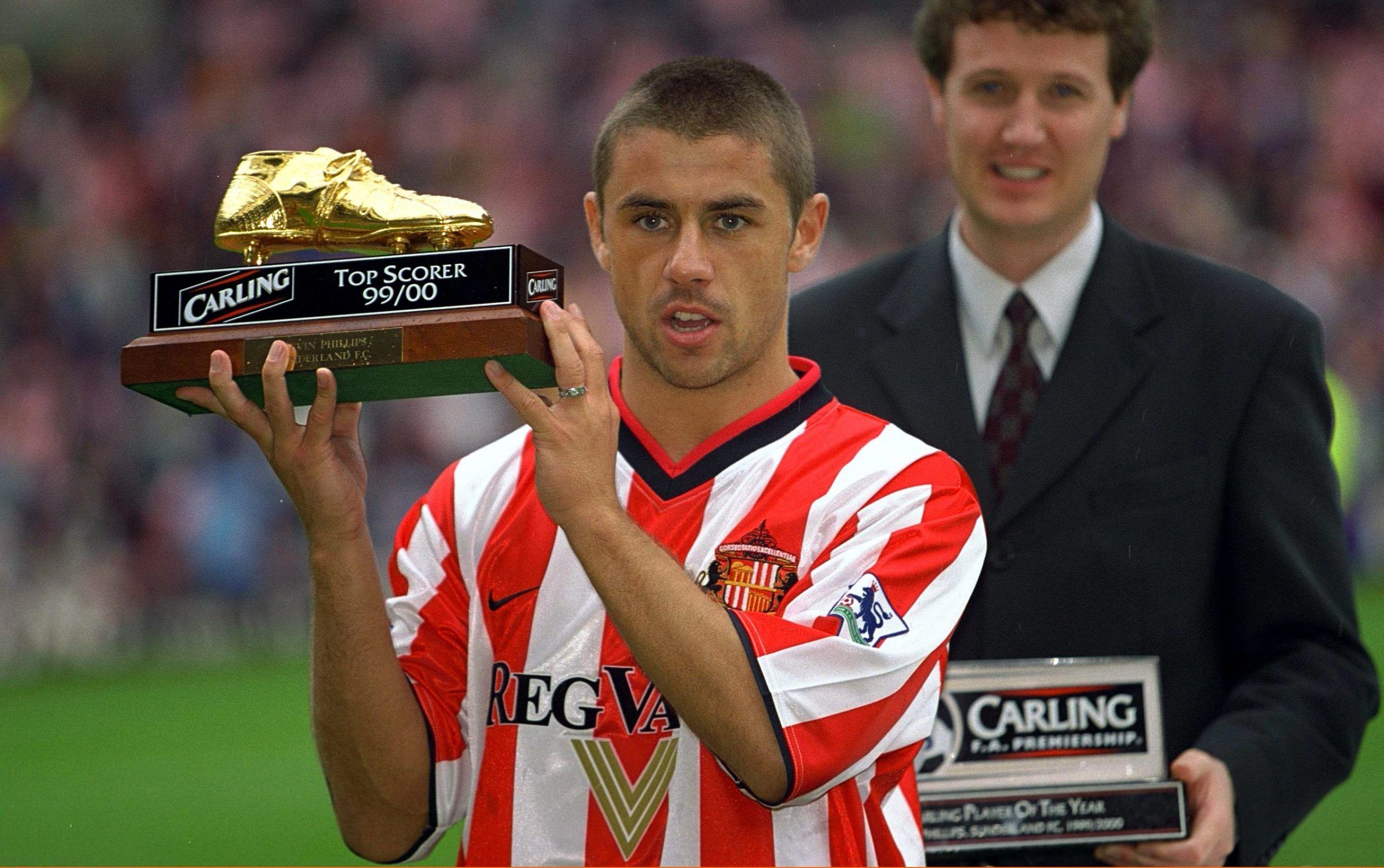 Football - Stock Season 00/01 
Mandatory Credit: Action Images / David Davies 
Sunderland's Kevin Phillips collects the award for the Top League GoalScorer