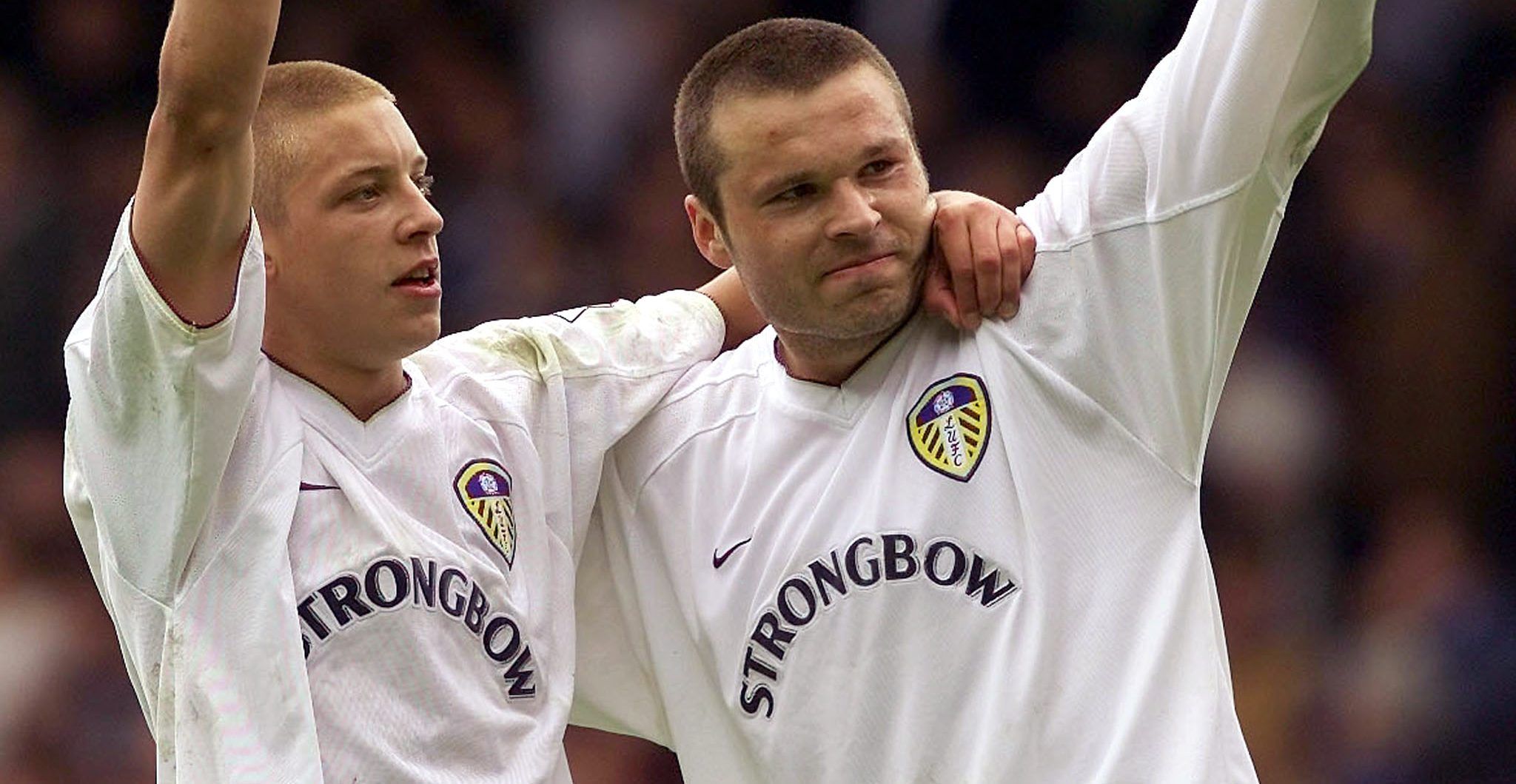 Leeds United's Alan Smith (L) celebrates with Mark Viduka (R) after scoring against Leicester City in the English Premier League at Elland Road, Leeds, May 19, 2001. The match finished 3-1 to Leeds United. REUTERS/Ian Hodgson NO ONLINE/INTERNET USAGE WITHOUT FAPL LICENCE. FOR DETAILS SEE WWW.FAPLWEB.

IH/MC