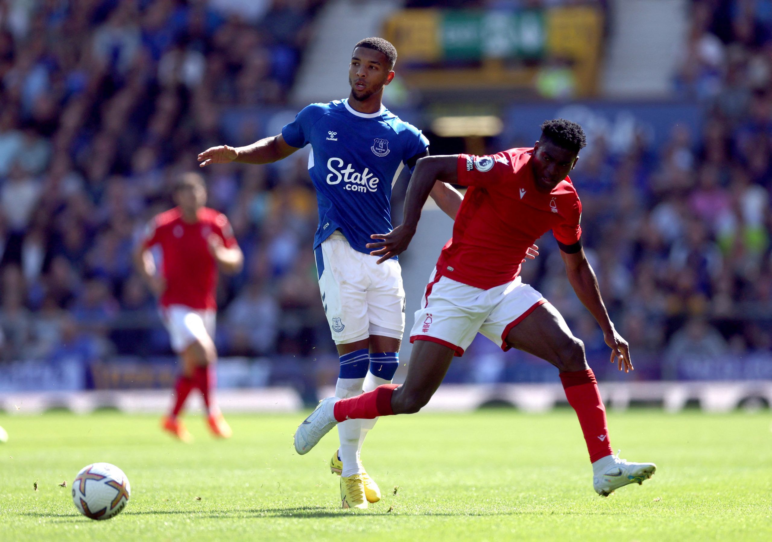 Soccer Football - Premier League - Everton v Nottingham Forest - Goodison Park, Liverpool, Britain - August 20, 2022 Everton's Mason Holgate in action with Nottingham Forest's Taiwo Awoniyi Action Images via Reuters/Lee Smith EDITORIAL USE ONLY. No use with unauthorized audio, video, data, fixture lists, club/league logos or 'live' services. Online in-match use limited to 75 images, no video emulation. No use in betting, games or single club /league/player publications.  Please contact your acco