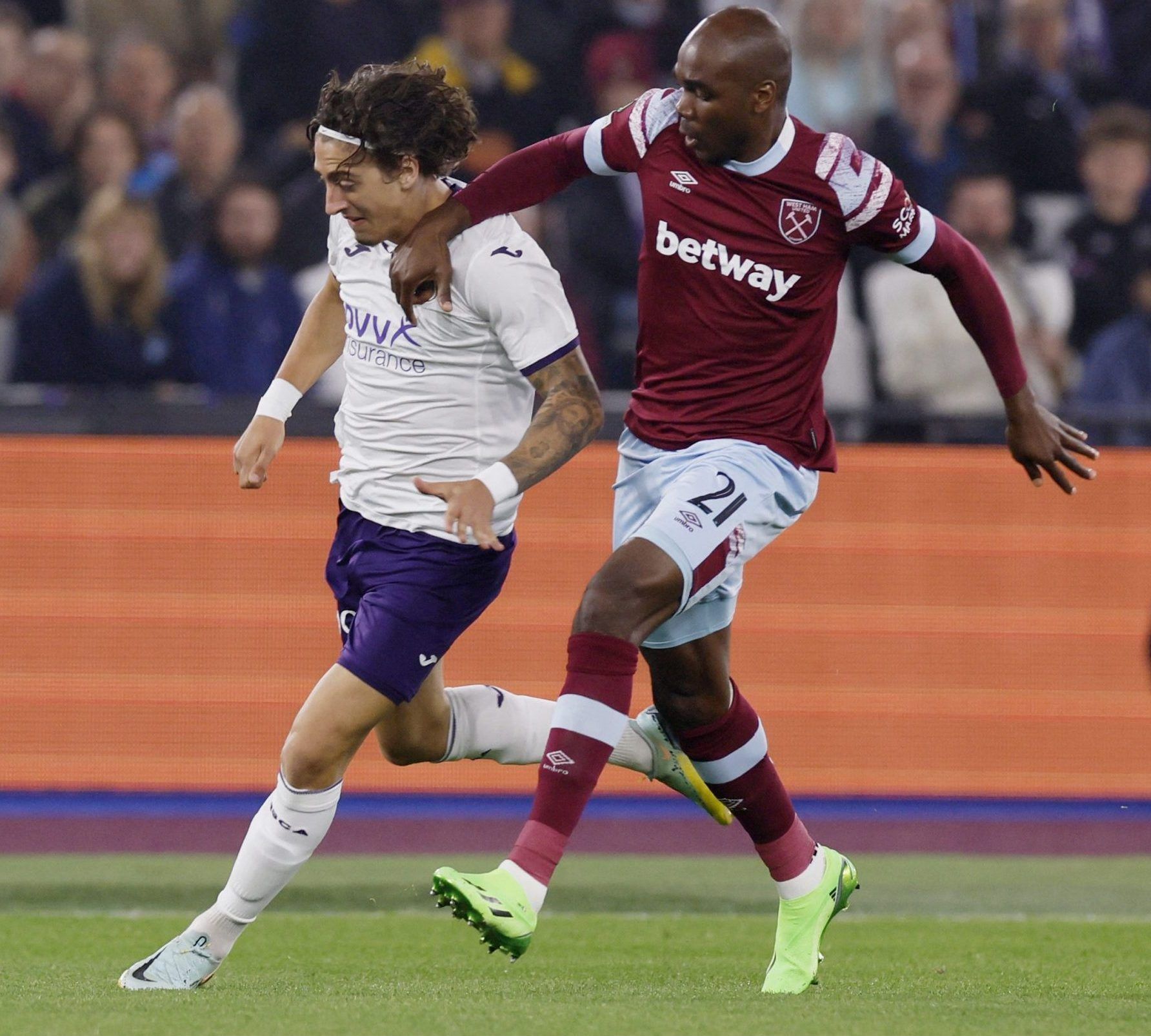 Soccer Football - Europa Conference League - Group B - West Ham United v Anderlecht - London Stadium, London, Britain - October 13, 2022  Anderlecht's Fabio Silva in action with West Ham United's Angelo Ogbonna Action Images via Reuters/Andrew Couldridge