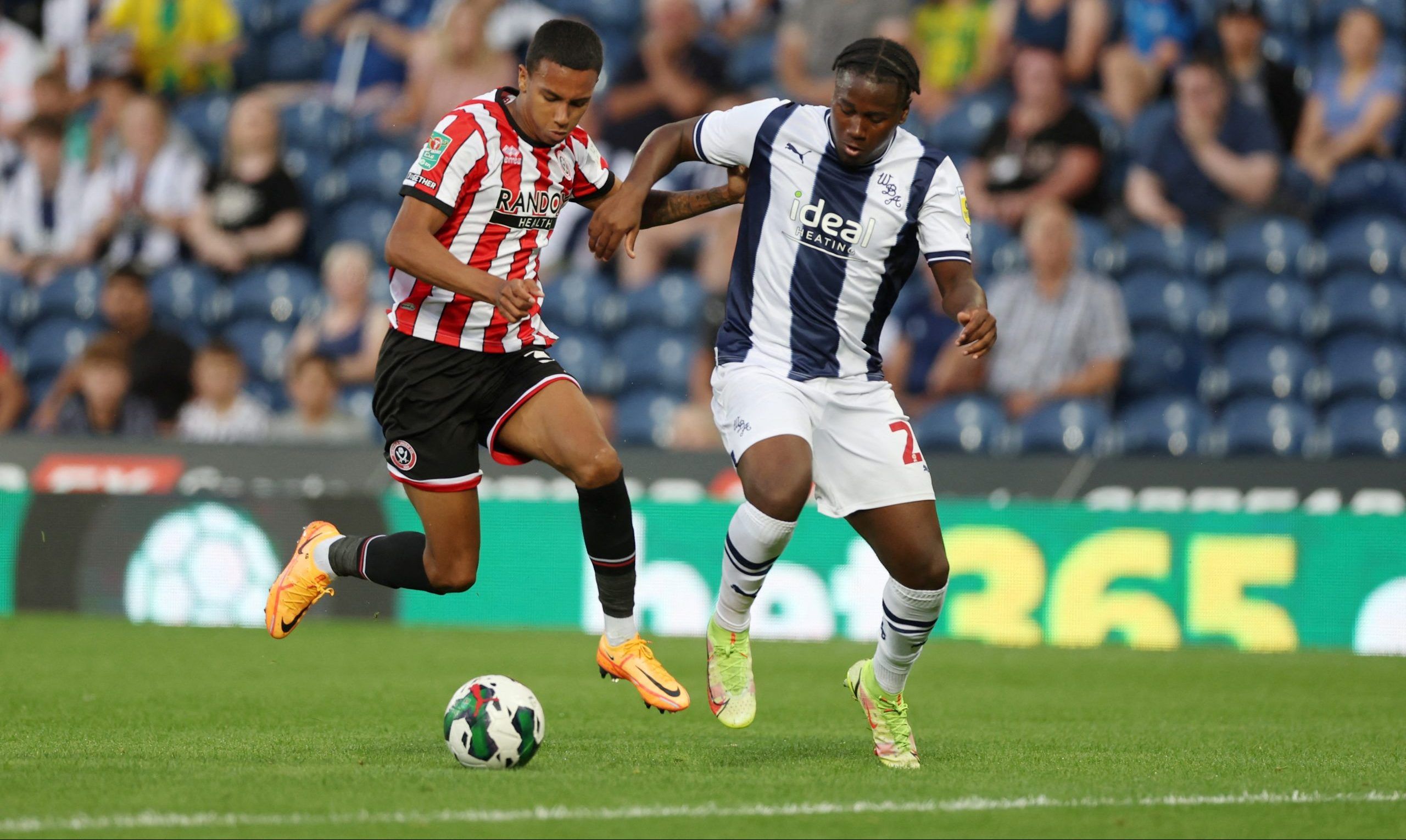 Soccer Football - Carabao Cup - West Bromwich Albion v Sheffield United - The Hawthorns, West Bromwich, Britain - August 11, 2022  West Bromwich Albion's Reyes Cleary in action with Sheffield United's Kyron Gordon Action Images/Matthew Childs  EDITORIAL USE ONLY. No use with unauthorized audio, video, data, fixture lists, club/league logos or 