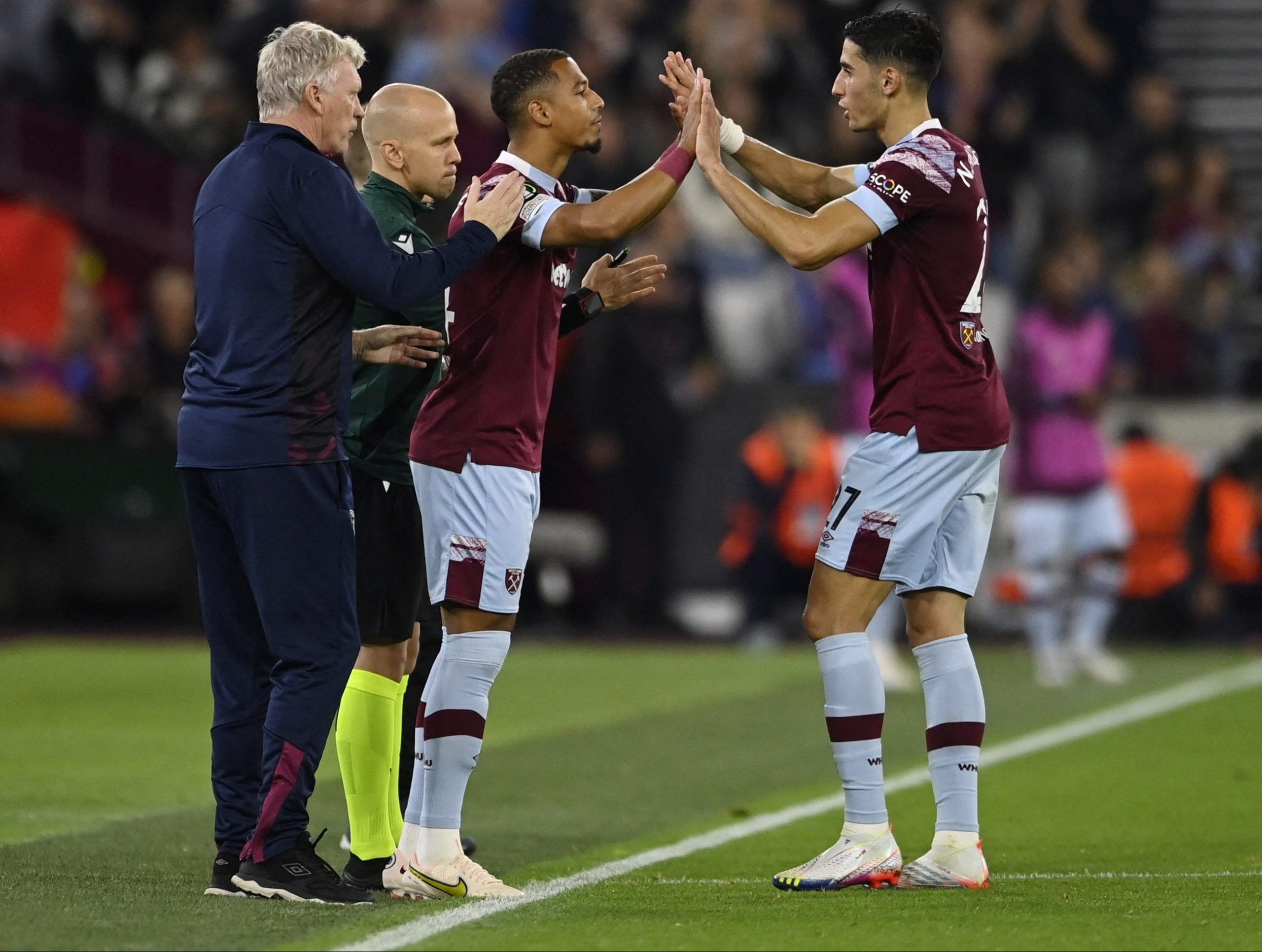Soccer Football - Europa Conference League - Group B - West Ham United v Silkeborg - London Stadium, London, Britain - October 27, 2022 West Ham United's Thilo Kehrer comes on as a substitute to replace Nayef Aguerd as manager David Moyes looks on REUTERS/Tony Obrien