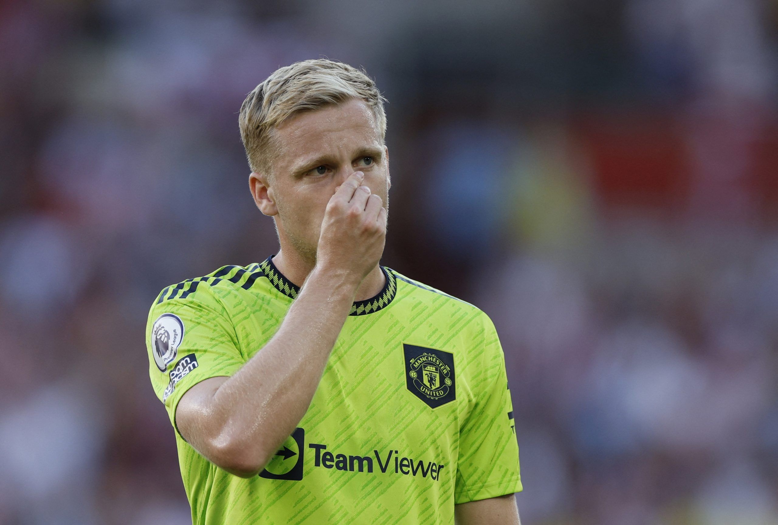 Soccer Football - Premier League - Brentford v Manchester United - Brentford Community Stadium, London, Britain - August 13, 2022 Manchester United's Donny van de Beek looks dejected after the match Action Images via Reuters/John Sibley EDITORIAL USE ONLY. No use with unauthorized audio, video, data, fixture lists, club/league logos or 'live' services. Online in-match use limited to 75 images, no video emulation. No use in betting, games or single club /league/player publications.  Please contac
