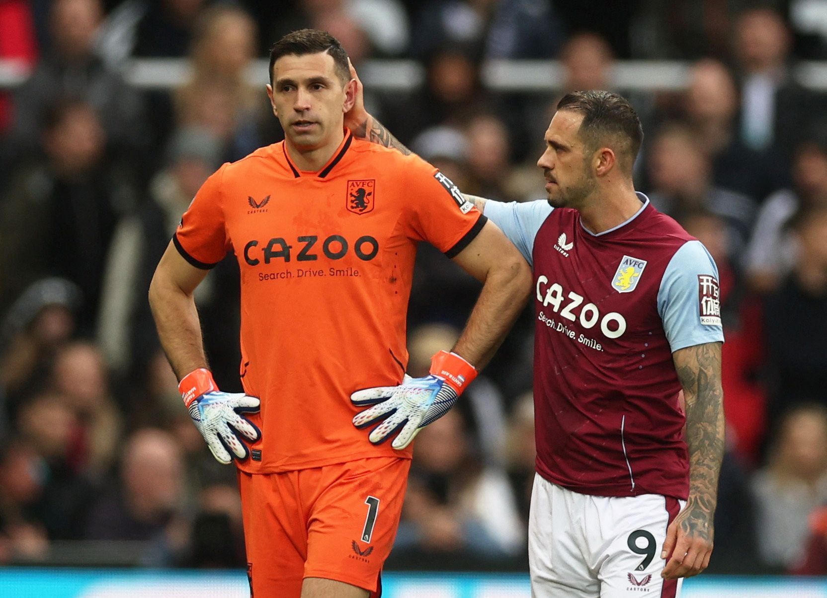 Soccer Football - Premier League - Newcastle United v Aston Villa - St James' Park, Newcastle, Britain - October 29, 2022 Aston Villa's Emiliano Martinez alongside teammate Danny Ings before being substituted due to injury Action Images via Reuters/Lee Smith EDITORIAL USE ONLY. No use with unauthorized audio, video, data, fixture lists, club/league logos or 'live' services. Online in-match use limited to 75 images, no video emulation. No use in betting, games or single club /league/player public