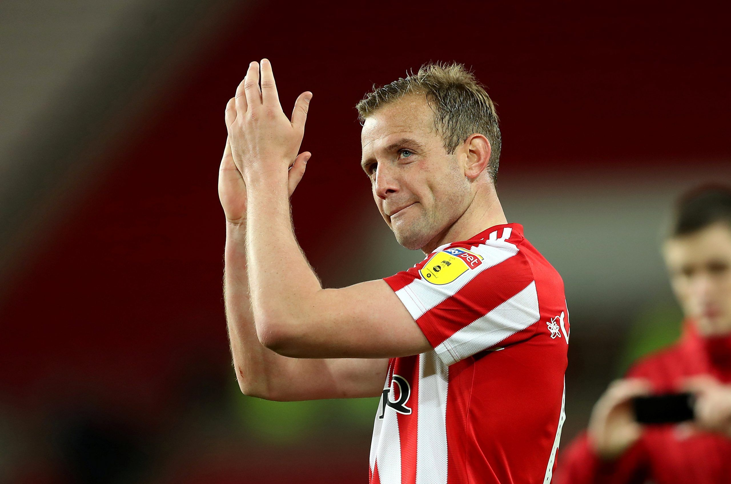 Soccer Football - League One Play-Off Semi Final First Leg - Sunderland v Portsmouth - Stadium of Light, Sunderland, Britain - May 11, 2019   Sunderland's Lee Cattermole applauds fans after the match   Action Images/John Clifton    EDITORIAL USE ONLY. No use with unauthorized audio, video, data, fixture lists, club/league logos or 