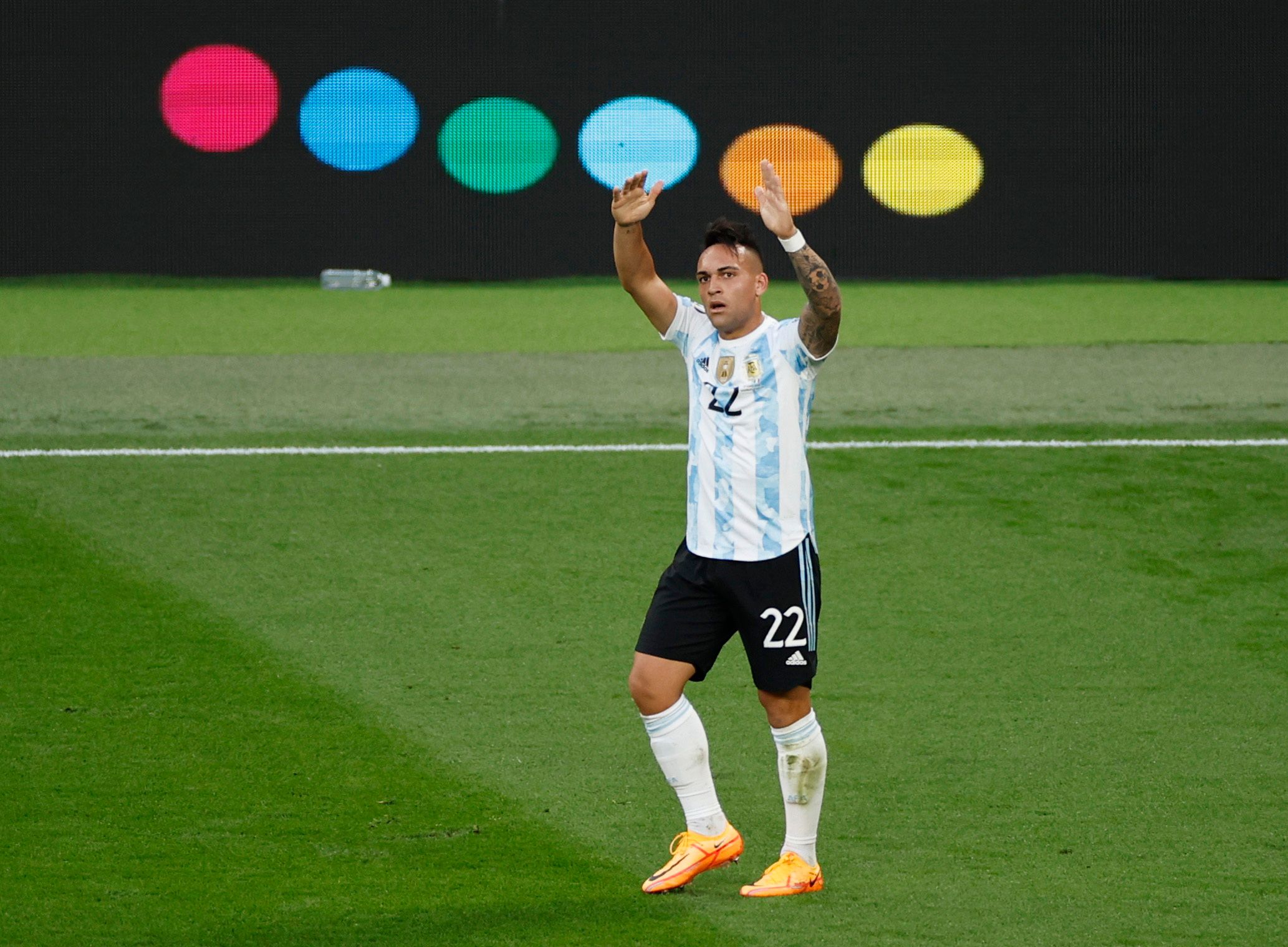 Soccer Football - Finalissima - Italy v Argentina - Wembley Stadium, London, Britain - June 1, 2022 Argentina's Lautaro Martinez celebrates scoring their first goal l REUTERS/John Sibley