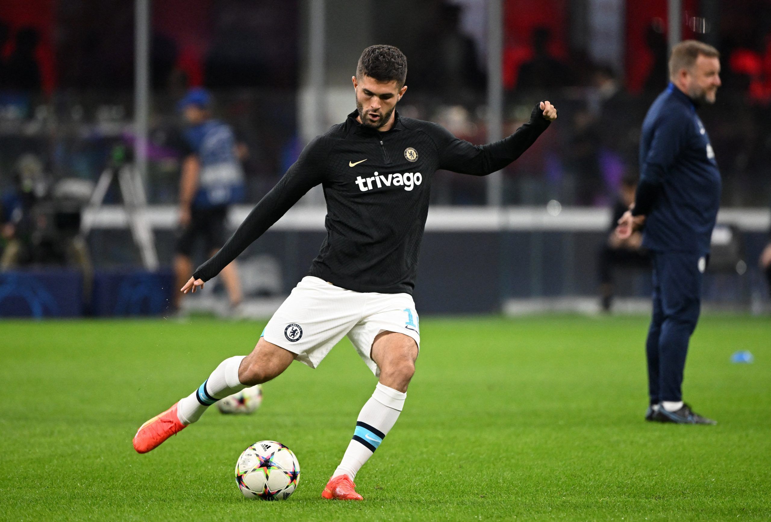 Soccer Football - Champions League - Group E - AC Milan v Chelsea - San Siro, Milan, Italy - October 11, 2022 Chelsea's Christian Pulisic during the warm up before the match REUTERS/Alberto Lingria