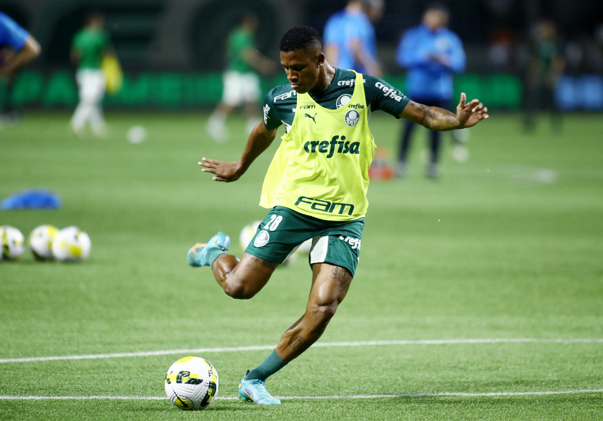 Danilo-Palmeiras-Arsenal REUTERS/Carla Carniel