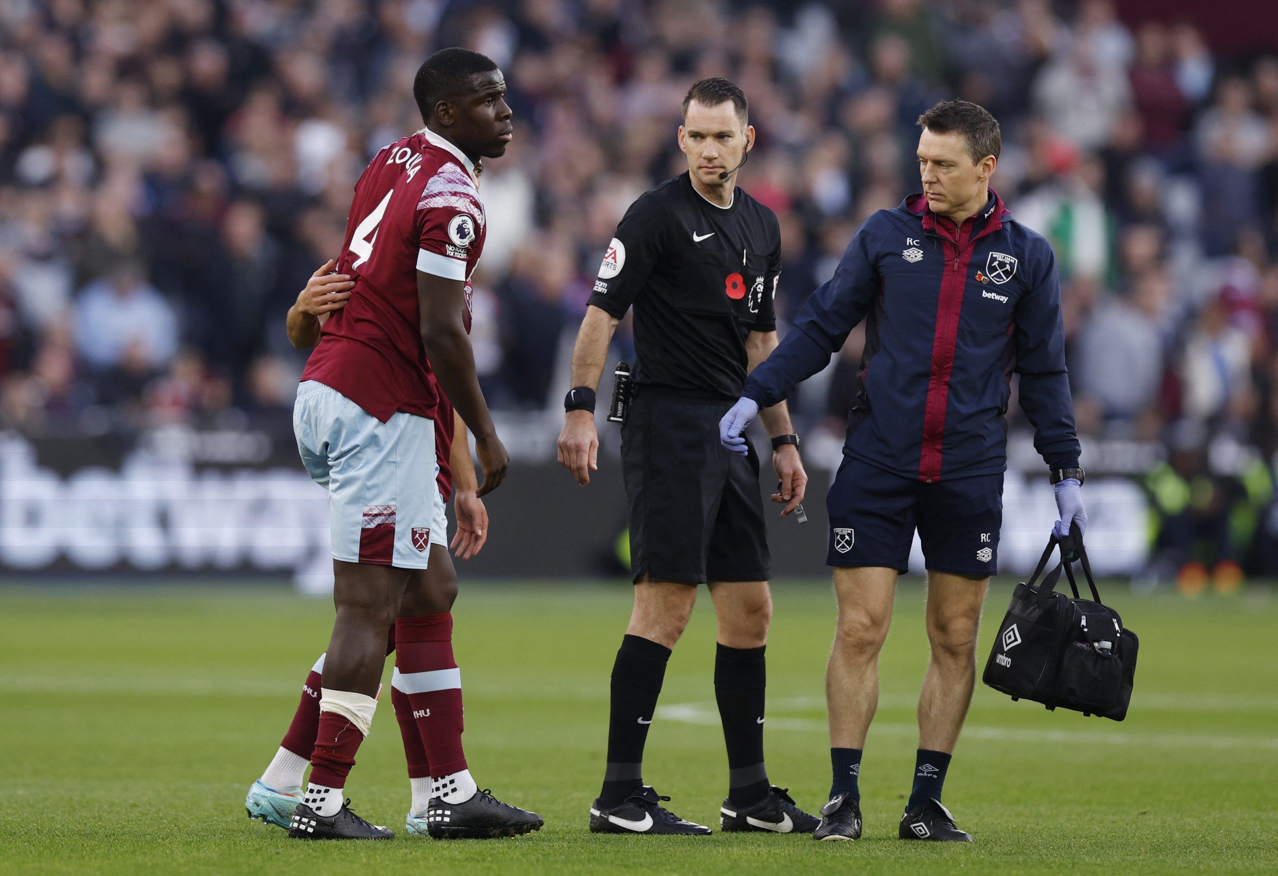 Soccer Football - Premier League - West Ham United v Leicester City - London Stadium, London, Britain - November 12, 2022 West Ham United's Kurt Zouma walks off to be substituted after sustaining an injury Action Images via Reuters/Andrew Couldridge EDITORIAL USE ONLY. No use with unauthorized audio, video, data, fixture lists, club/league logos or 'live' services. Online in-match use limited to 75 images, no video emulation. No use in betting, games or single club /league/player publications.  