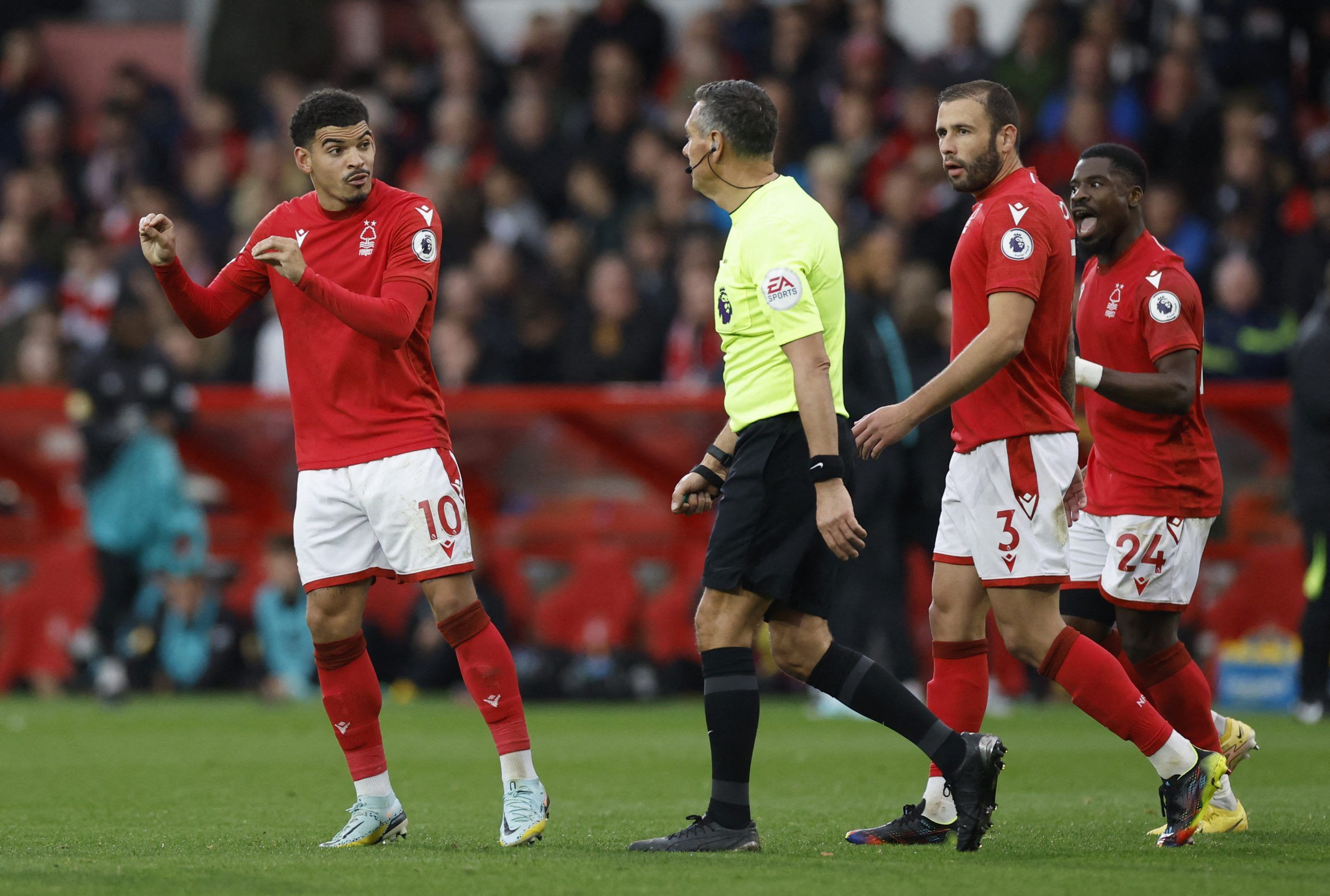 Soccer Football - Premier League - Nottingham Forest v Brentford - The City Ground, Notthingham, Britain - November 5, 2022 Nottingham Forest's Morgan Gibbs-White remonstrates with referee Andre Marriner after he gave Brentford a penalty Action Images via Reuters/Peter Cziborra EDITORIAL USE ONLY. No use with unauthorized audio, video, data, fixture lists, club/league logos or 'live' services. Online in-match use limited to 75 images, no video emulation. No use in betting, games or single club /