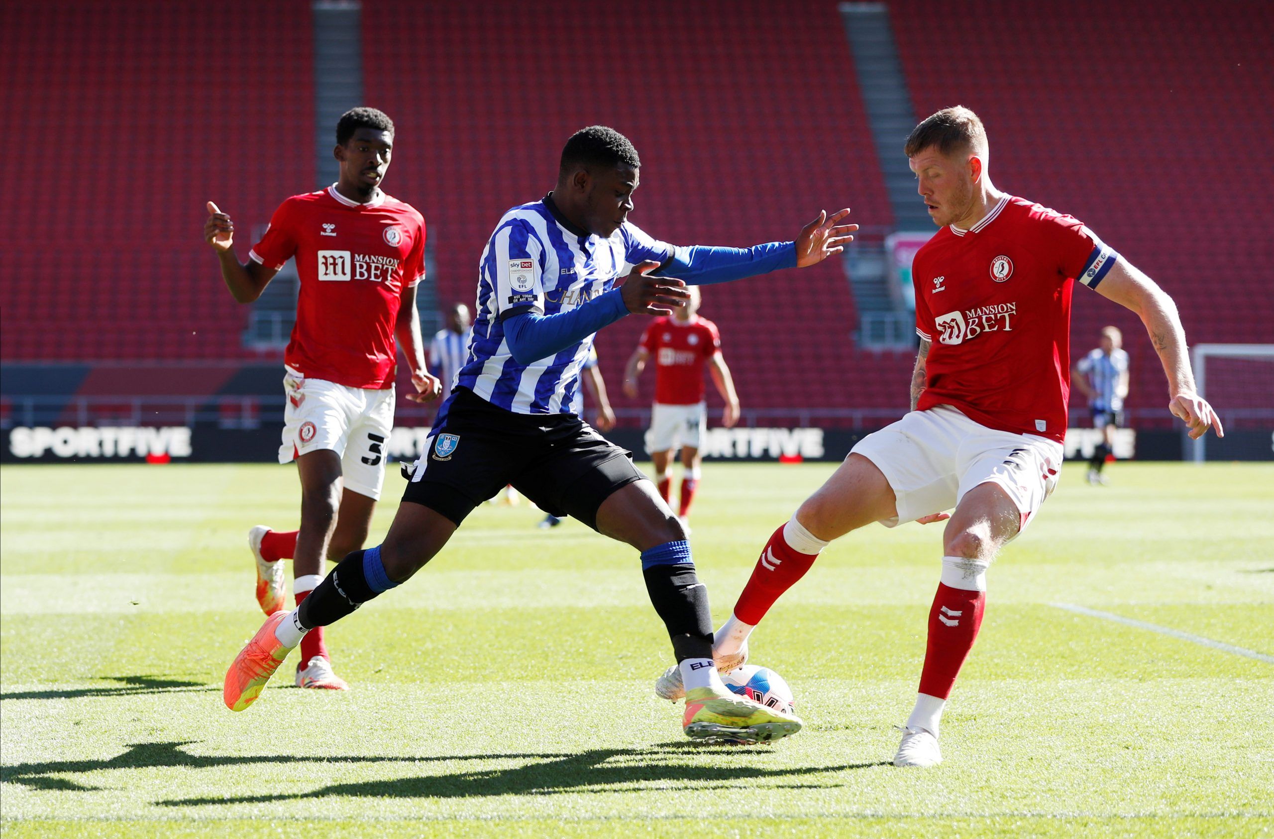 Soccer Football - Championship - Bristol City v Sheffield Wednesday - Ashton Gate Stadium, Bristol, Britain - September 27, 2020  Bristol City's Alfie Mawson in action with Sheffield Wednesday's Fisayo Dele-Bashiru   Action Images/Paul Childs  EDITORIAL USE ONLY. No use with unauthorized audio, video, data, fixture lists, club/league logos or 