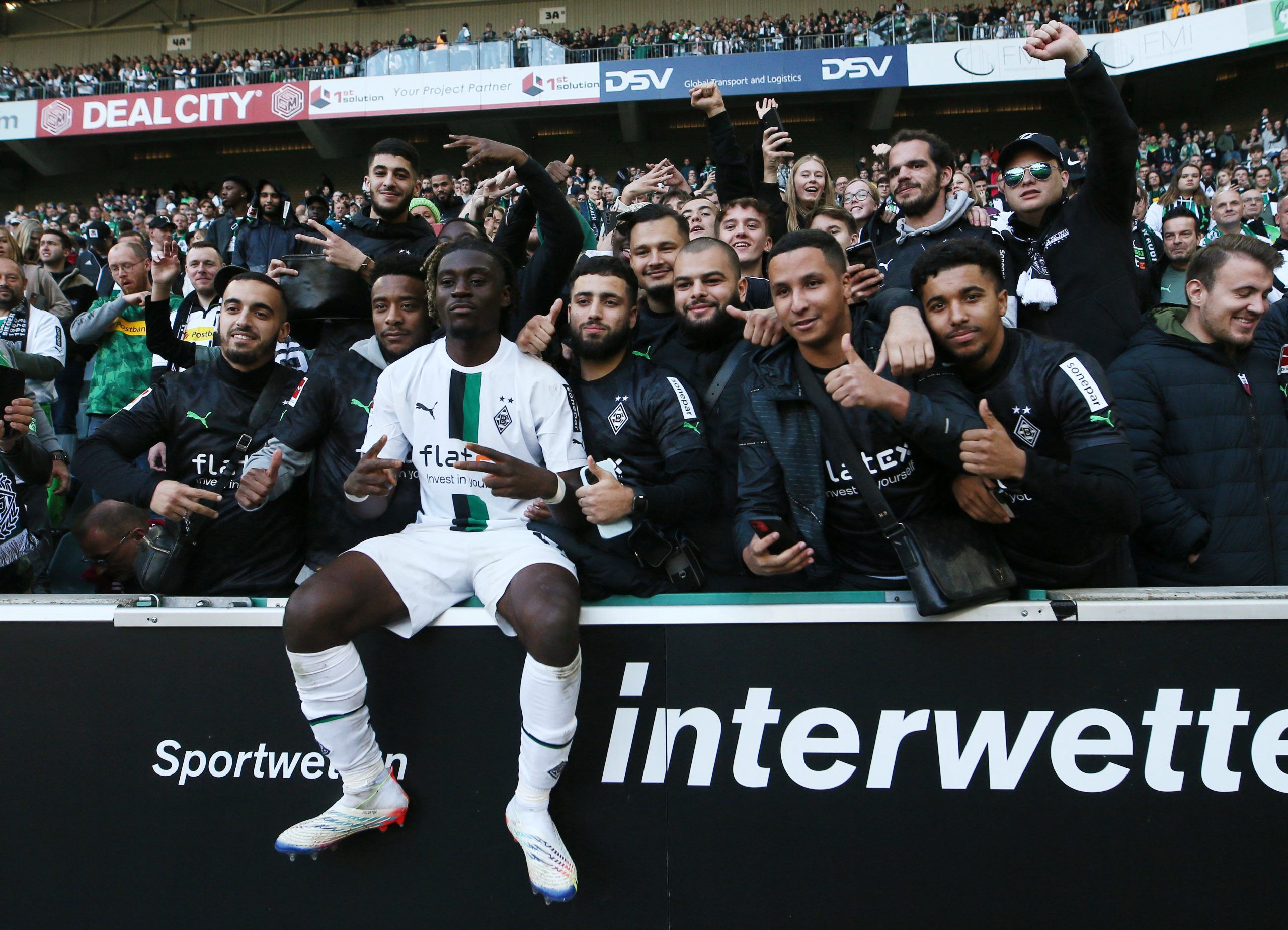 Soccer Football - Bundesliga - Borussia Moenchengladbach v FC Cologne - Borussia-Park, Moenchengladbach, Germany - October 9, 2022 Borussia Moenchengladbach's Kouadio Kone celebrates with fans after the match REUTERS/Thilo Schmuelgen DFL REGULATIONS PROHIBIT ANY USE OF PHOTOGRAPHS AS IMAGE SEQUENCES AND/OR QUASI-VIDEO.
