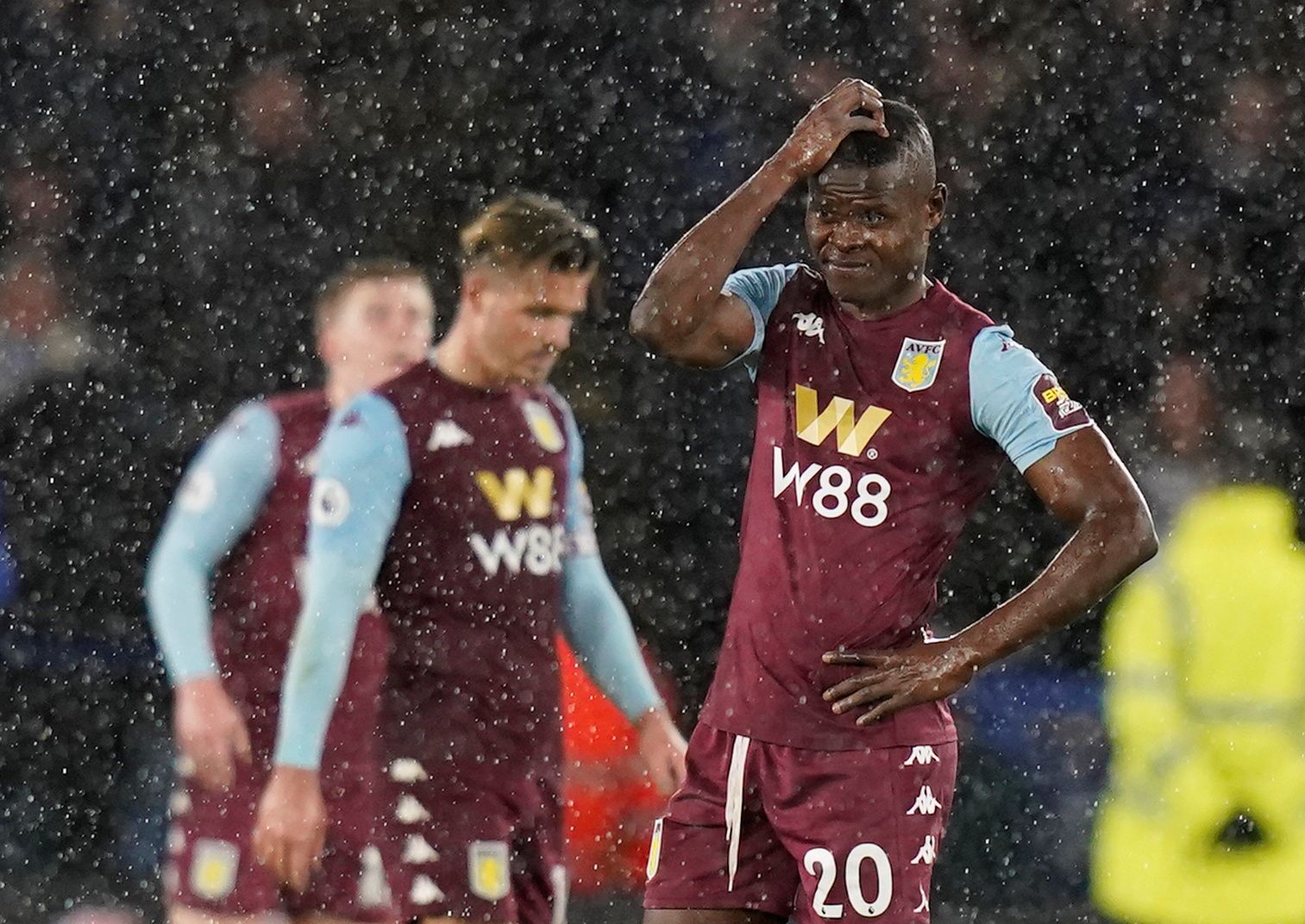 Soccer Football - Premier League - Leicester City v Aston Villa - King Power Stadium, Leicester, Britain - March 9, 2020   Aston Villa's Mbwana Samatta and Jack Grealish react after Leicester City's Harvey Barnes scored his sides fourth goal   REUTERS/Andrew Yates    EDITORIAL USE ONLY. No use with unauthorized audio, video, data, fixture lists, club/league logos or 