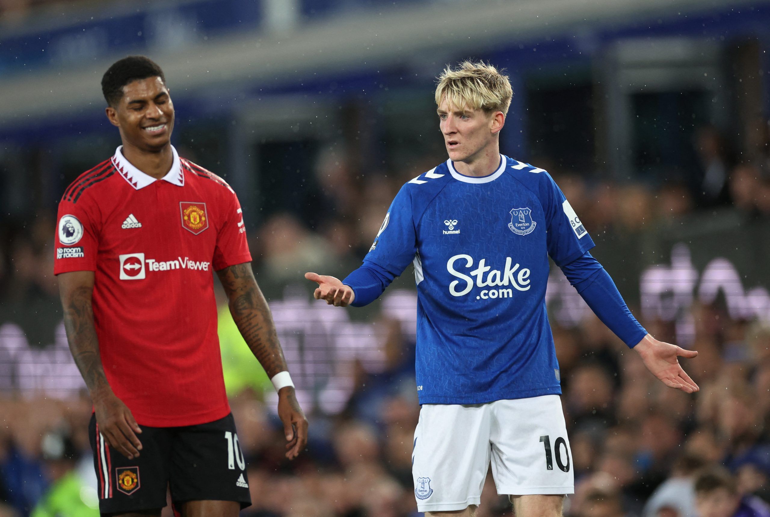 Soccer Football - Premier League - Everton v Manchester United - Goodison Park, Liverpool, Britain - October 9, 2022 Everton's Anthony Gordon and Manchester United's Marcus Rashford react Action Images via Reuters/Carl Recine EDITORIAL USE ONLY. No use with unauthorized audio, video, data, fixture lists, club/league logos or 'live' services. Online in-match use limited to 75 images, no video emulation. No use in betting, games or single club /league/player publications.  Please contact your acco