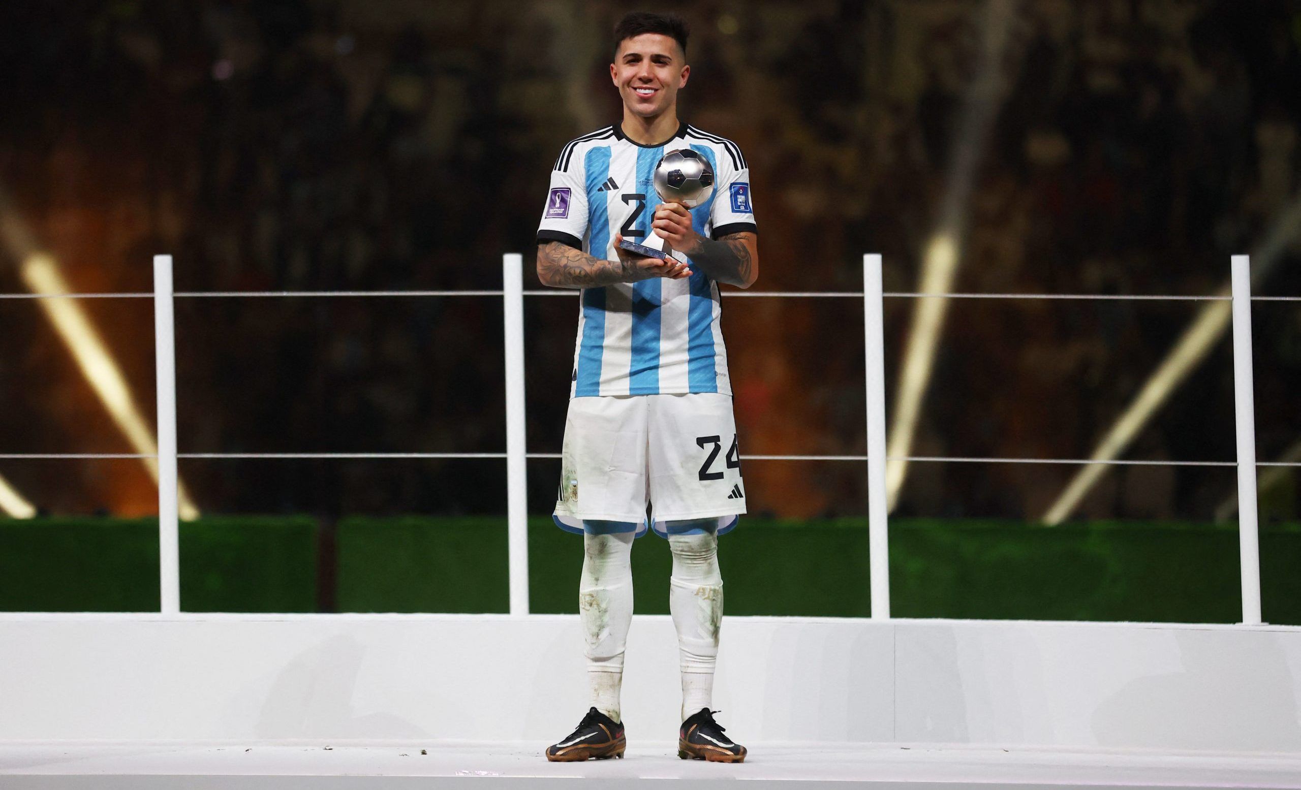 Soccer Football - FIFA World Cup Qatar 2022 - Final - Argentina v France - Lusail Stadium, Lusail, Qatar - December 18, 2022 Argentina's Enzo Fernandez pose with the Best Young Player award REUTERS/Carl Recine