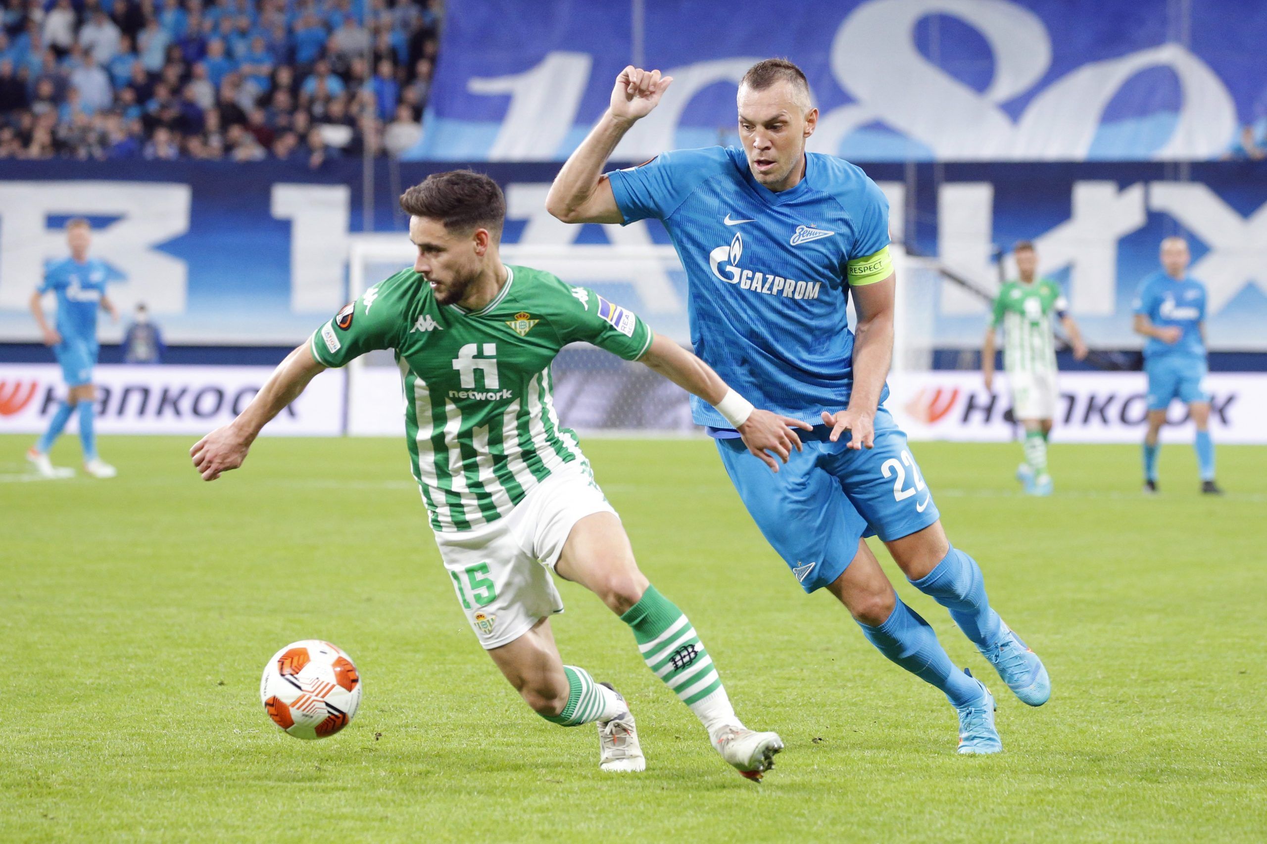 Soccer Football - Europa League - Play Off First Leg - Zenit St Petersburg v Real Betis - Gazprom Arena, Saint Petersburg, Russia - February 17, 2022 Zenit St Petersburg's Artem Dzyuba in action with Real Betis' Alex Moreno REUTERS/Anton Vaganov