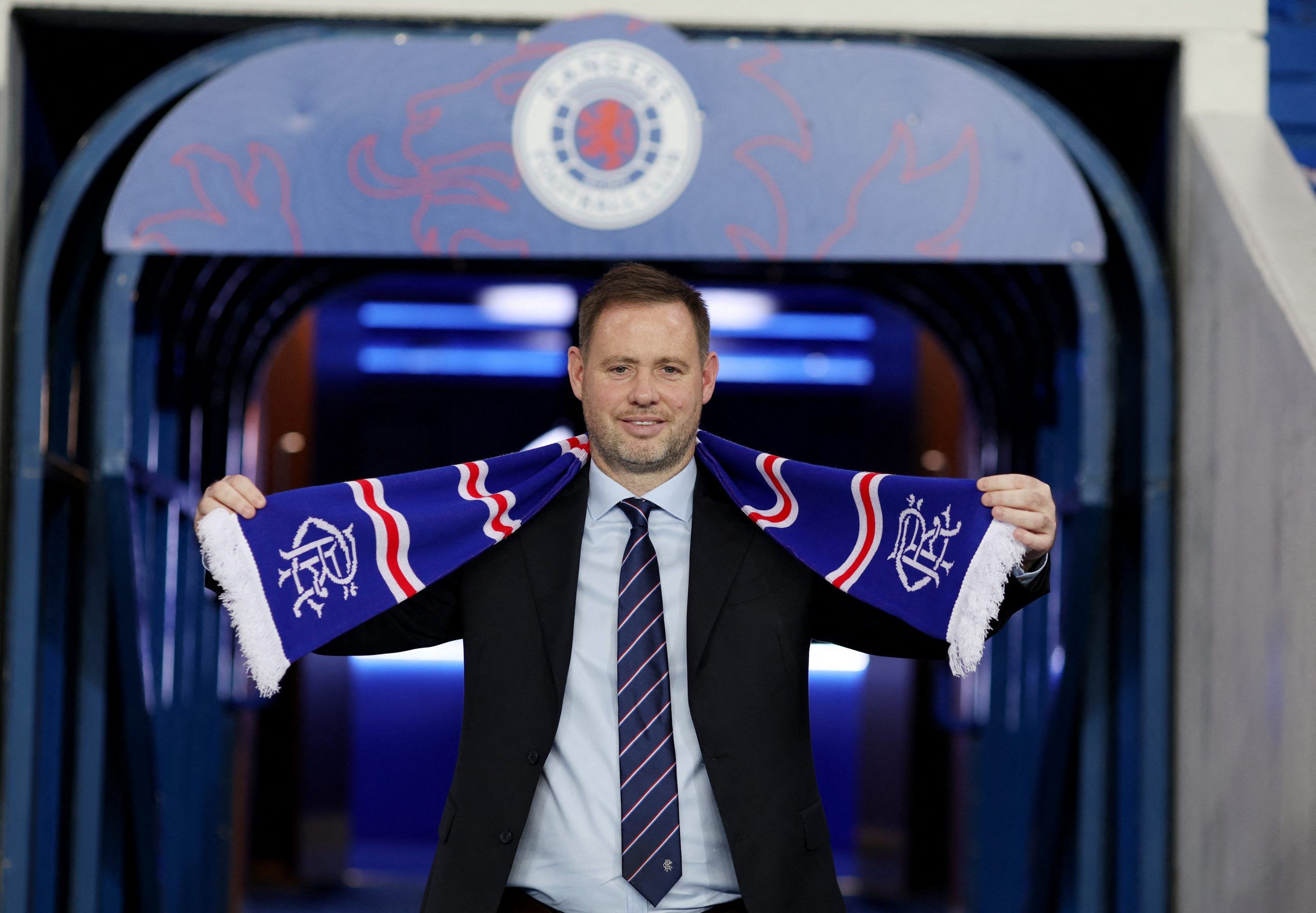 Soccer Football - Rangers Photocall with new manager Michael Beale - Ibrox, Glasgow, Scotland, Britain - December 1, 2022 New Rangers manager Michael Beale poses with a Rangers scarf REUTERS/Russell Cheyne