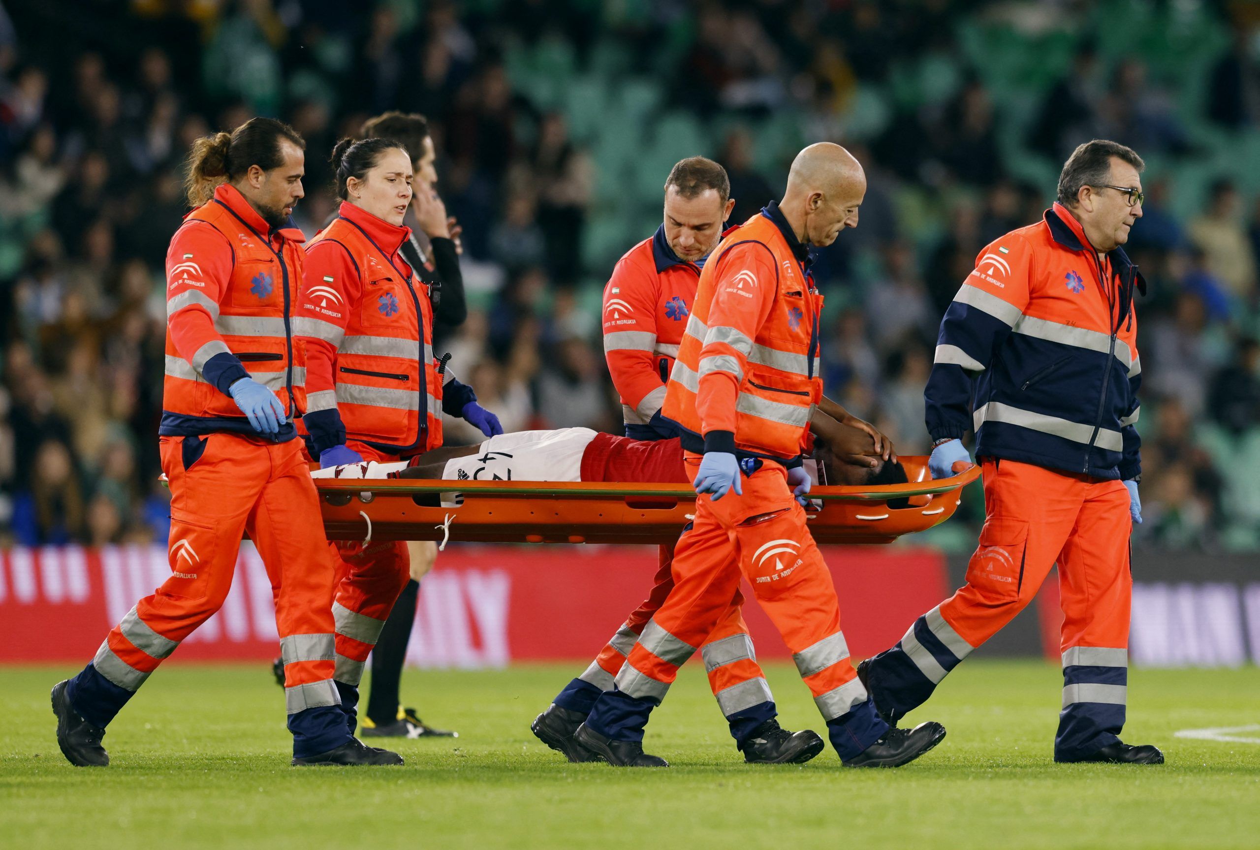 Soccer Football - Friendly - Real Betis v Manchester United - Estadio Benito Villamarin, Seville, Spain - December 10, 2022  Manchester United's Teden Mengi is stretchered off the pitch after sustaining an injury REUTERS/Marcelo Del Pozo