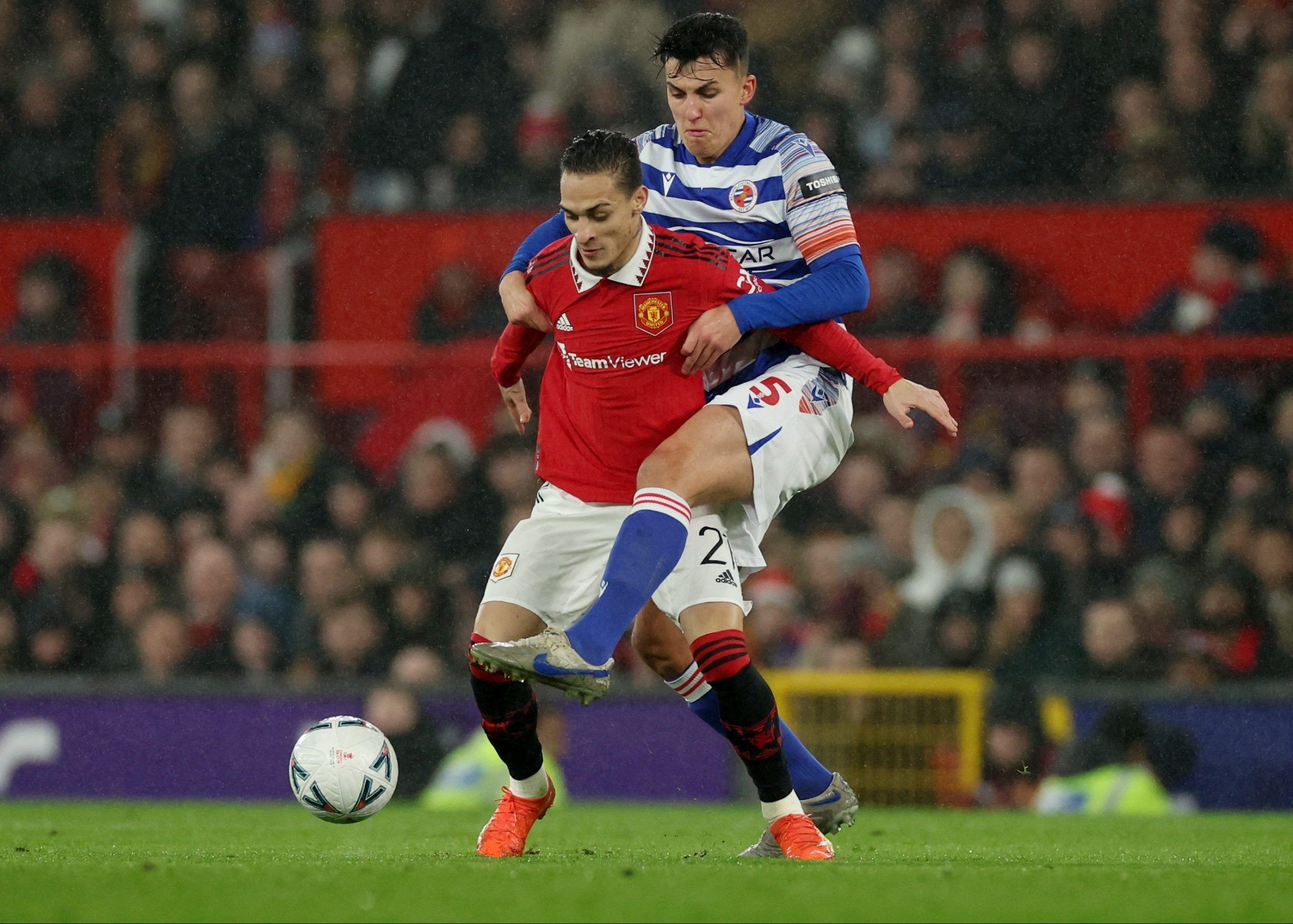 Soccer Football - FA Cup - Fourth Round - Manchester United v Reading - Old Trafford, Manchester, Britain - January 28, 2023 Manchester United's Antony in action with Reading's Tom Mcintyre REUTERS/Phil Noble