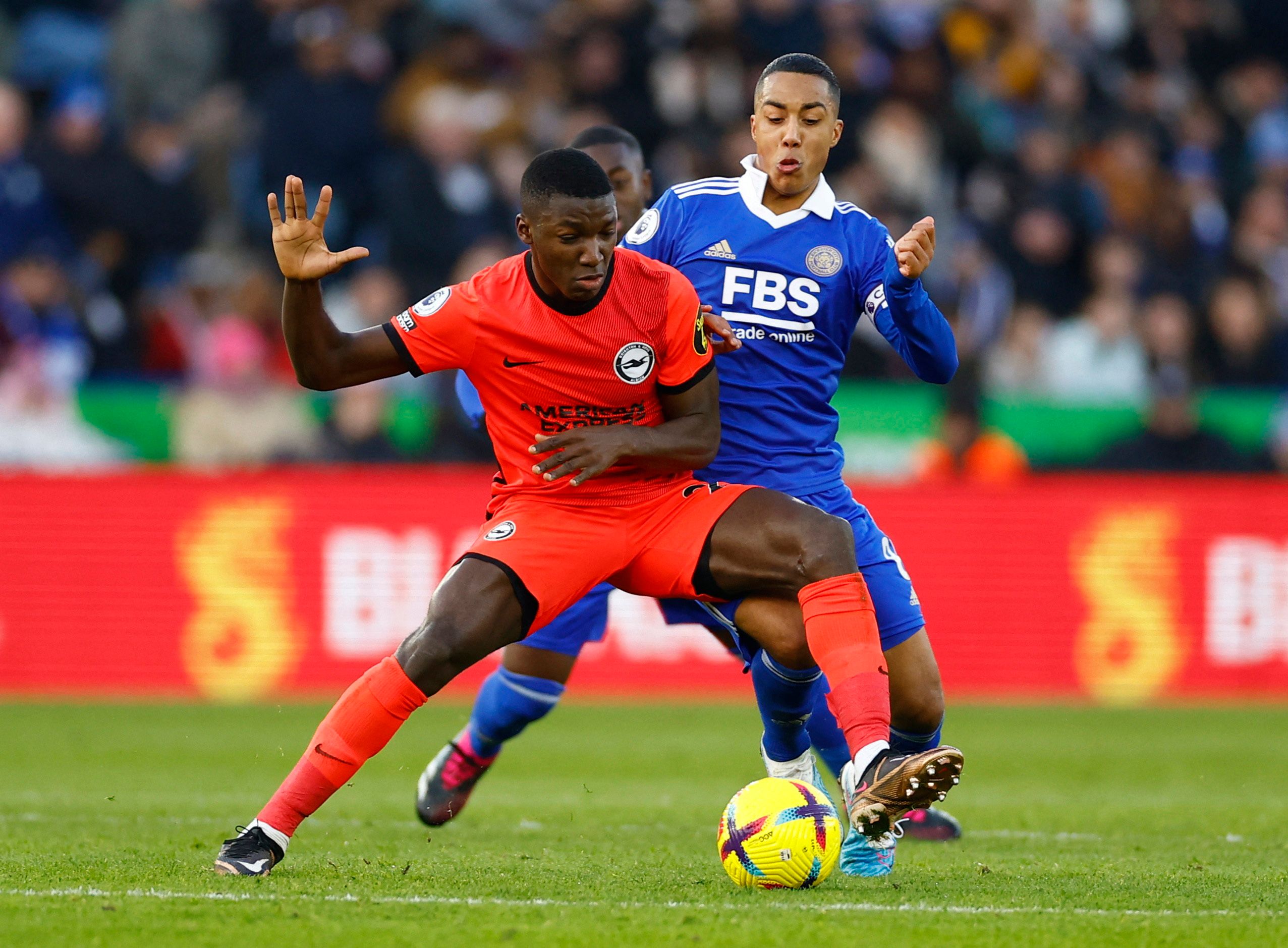 Brighton & Hove Albion's Moises Caicedo in action with Leicester City's Youri Tielemans 