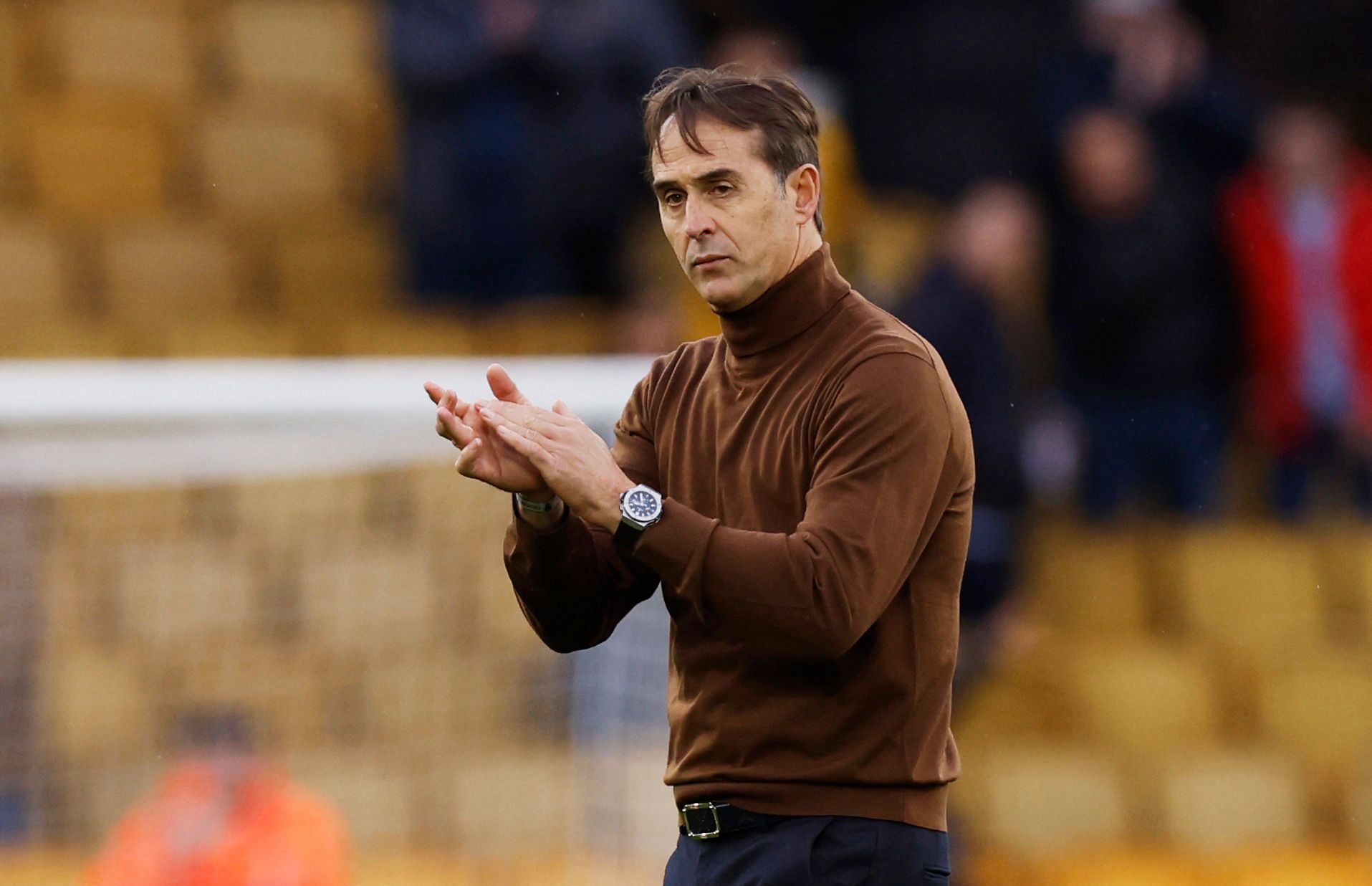 Soccer Football - Premier League - Wolverhampton Wanderers v Manchester United - Molineux Stadium, Wolverhampton, Britain - December 31, 2022 Wolverhampton Wanderers manager Julen Lopetegui applauds fans after the match Action Images via Reuters/Andrew Couldridge EDITORIAL USE ONLY. No use with unauthorized audio, video, data, fixture lists, club/league logos or 'live' services. Online in-match use limited to 75 images, no video emulation. No use in betting, games or single club /league/player p