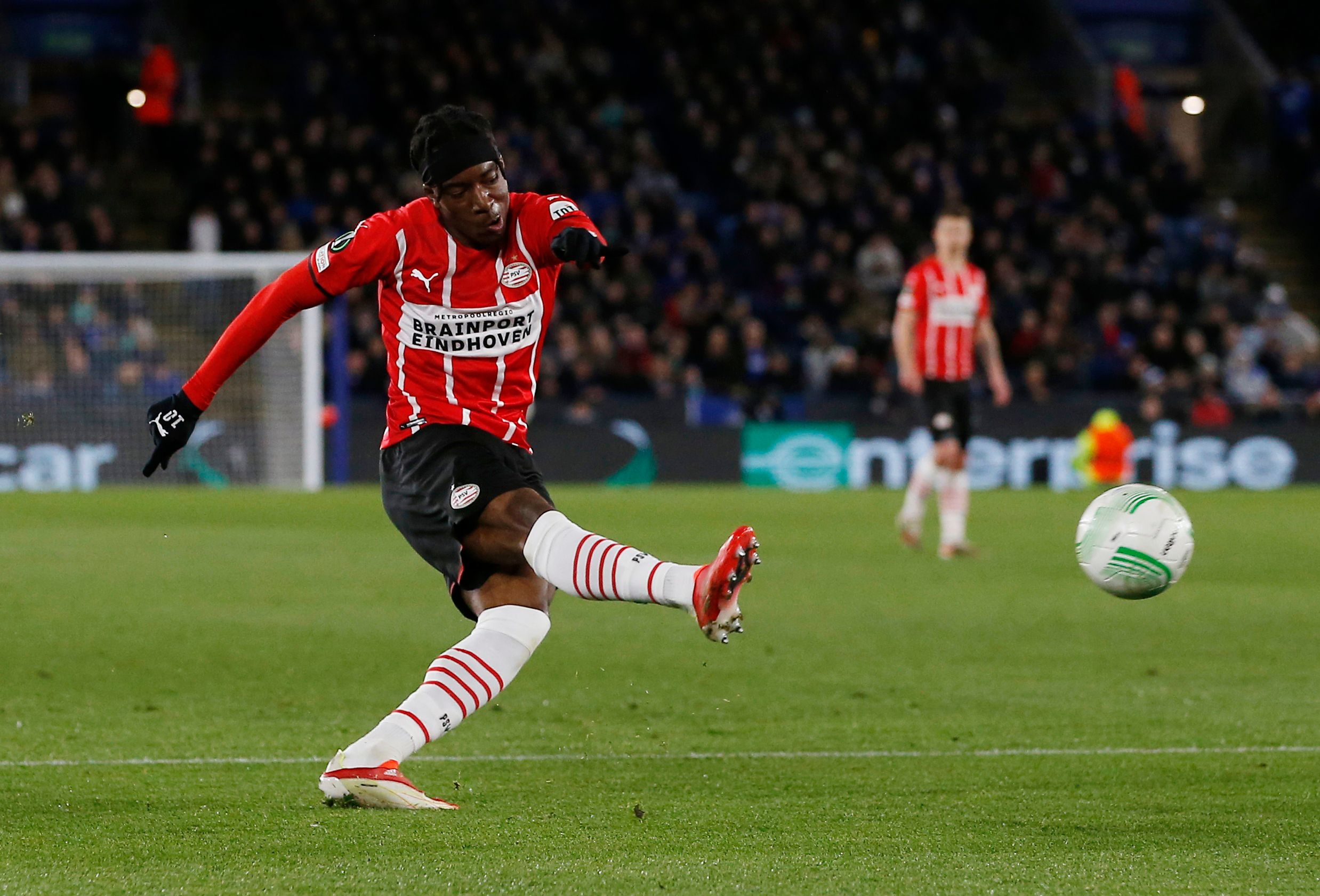 Soccer Football - Europa League - Quarter Final - First Leg - Leicester City v PSV Eindhoven - King Power Stadium, Leicester, Britain - April 7, 2022  PSV Eindhoven's Noni Madueke shoots at goal REUTERS/Craig Brough