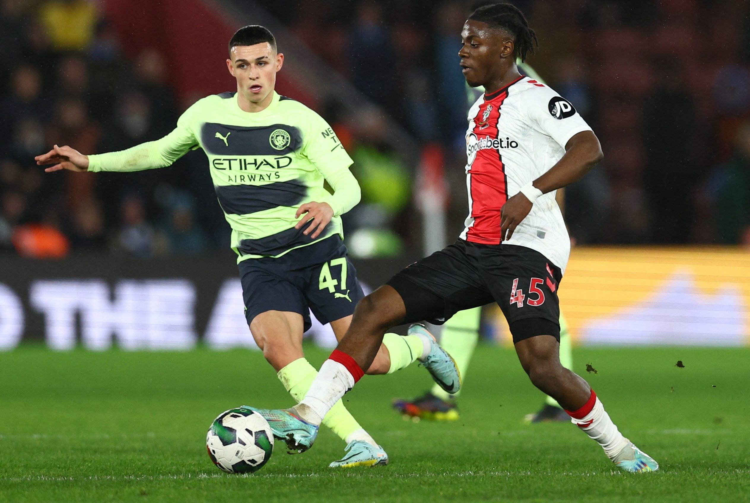 Soccer Football - Carabao Cup - Quarter Final - Southampton v Manchester City - St Mary's Stadium, Southampton, Britain - January 11, 2023  Southampton's Romeo Lavia in action with Manchester City's Phil Foden REUTERS/David Klein EDITORIAL USE ONLY. No use with unauthorized audio, video, data, fixture lists, club/league logos or 'live' services. Online in-match use limited to 75 images, no video emulation. No use in betting, games or single club /league/player publications.  Please contact your 