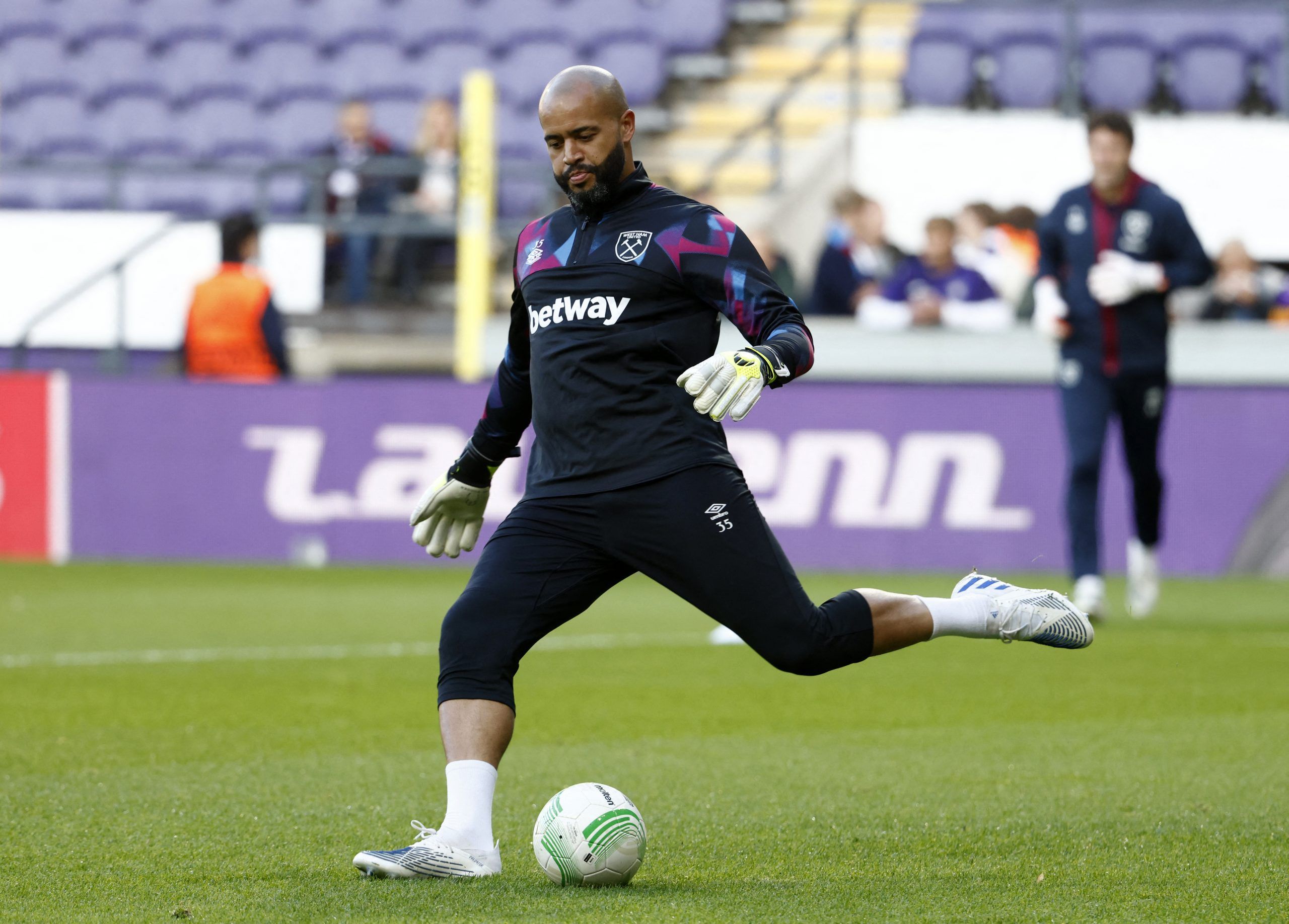 Soccer Football - Europa Conference League - Group B - Anderlecht v West Ham United - Lotto Park, Anderlecht, Belgium - October 6, 2022  West Ham United's Darren Randolph during the warm up before the match REUTERS/Yves Herman