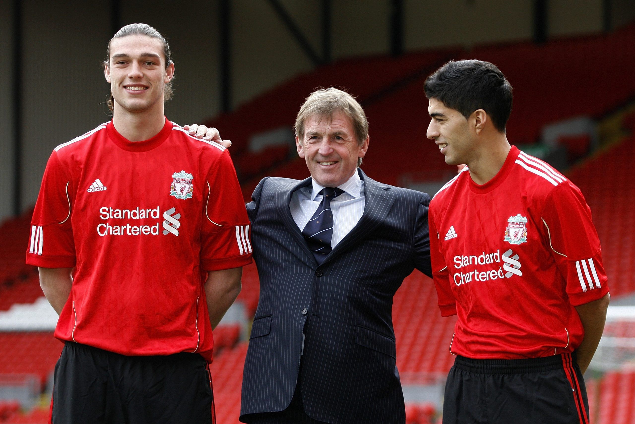 Football - Liverpool - Luis Suarez &amp; Andy Carroll Press Conference  - Anfield -  10/11 - 3/2/11 
Liverpool manager Kenny Dalglish with new signings Andy Carroll (L) and Luis Suarez (R) after the press conference 
Mandatory Credit: Action Images / Paul Thomas 
Livepic
