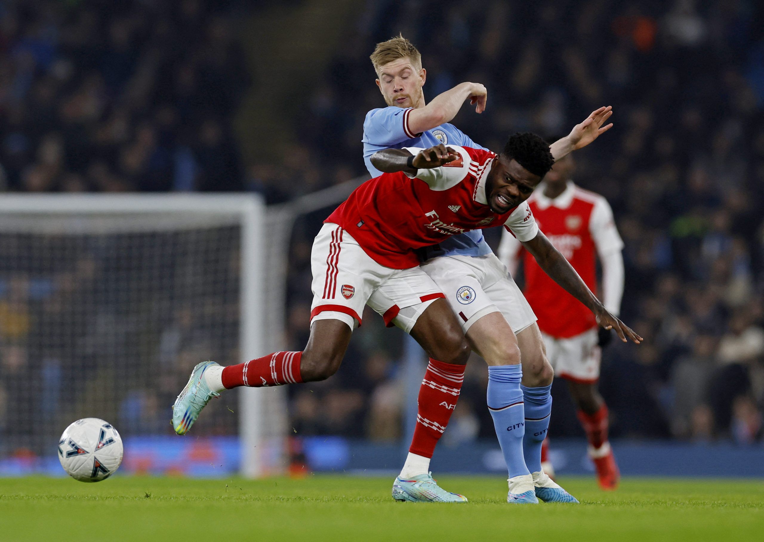 Soccer Football - FA Cup - Fourth Round - Manchester City v Arsenal - Etihad Stadium, Manchester, Britain - January 27, 2023 Arsenal's Thomas Partey in action with Manchester City's Kevin De Bruyne Action Images via Reuters/Jason Cairnduff