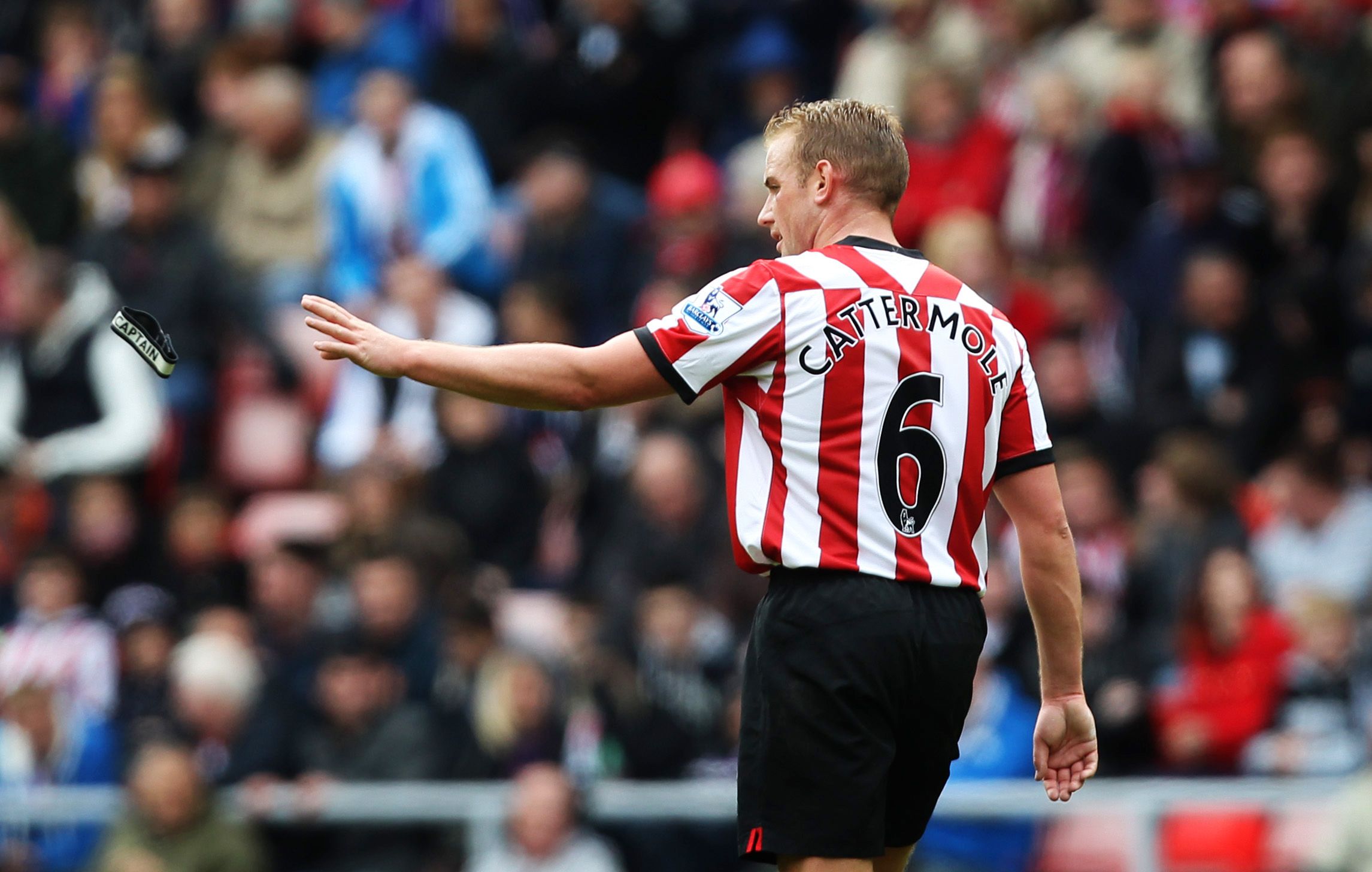 cattermole-sunderland-premier-league-bruce-wigan-transfer-black-catsSunderland's Lee Cattermole walks off the pitch and throws his captain's armband 
Mandatory Credit: Action Images / Lee Smith 
Livepic 
EDITORIAL USE ONLY. No use with unauthorized audio, video, data, fixture lists, club/league logos or live services. Online in-match use limited to 45 images, no video emulation. No use in betting, games or single club/league/player publications.  Please contact your account representative for fu