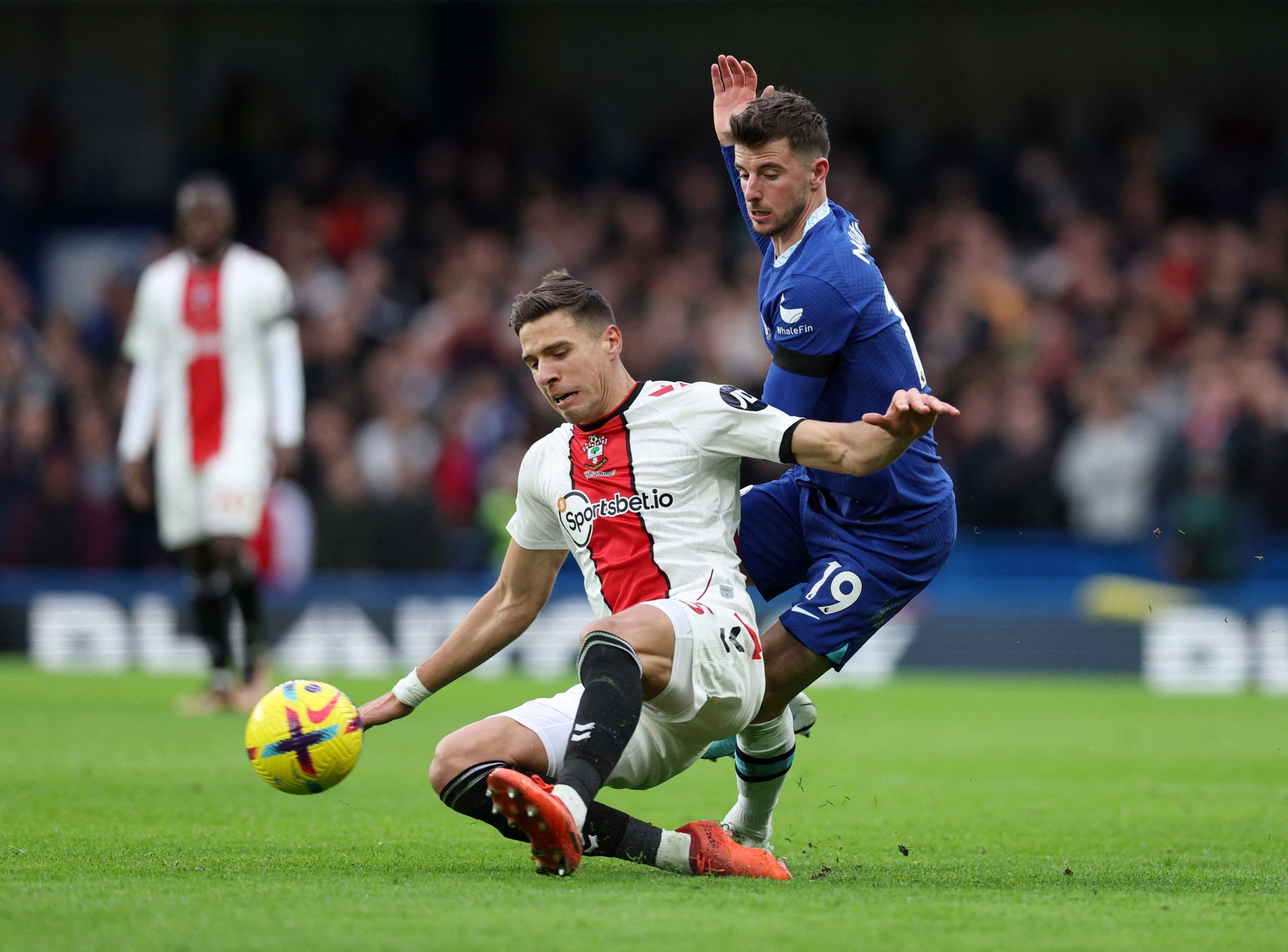 Soccer Football - Premier League - Chelsea v Southampton - Stamford Bridge, London, Britain - February 18, 2023 Southampton's Jan Bednarek in action with Chelsea's Mason Mount REUTERS/David Klein EDITORIAL USE ONLY. No use with unauthorized audio, video, data, fixture lists, club/league logos or 'live' services. Online in-match use limited to 75 images, no video emulation. No use in betting, games or single club /league/player publications.  Please contact your account representative for further