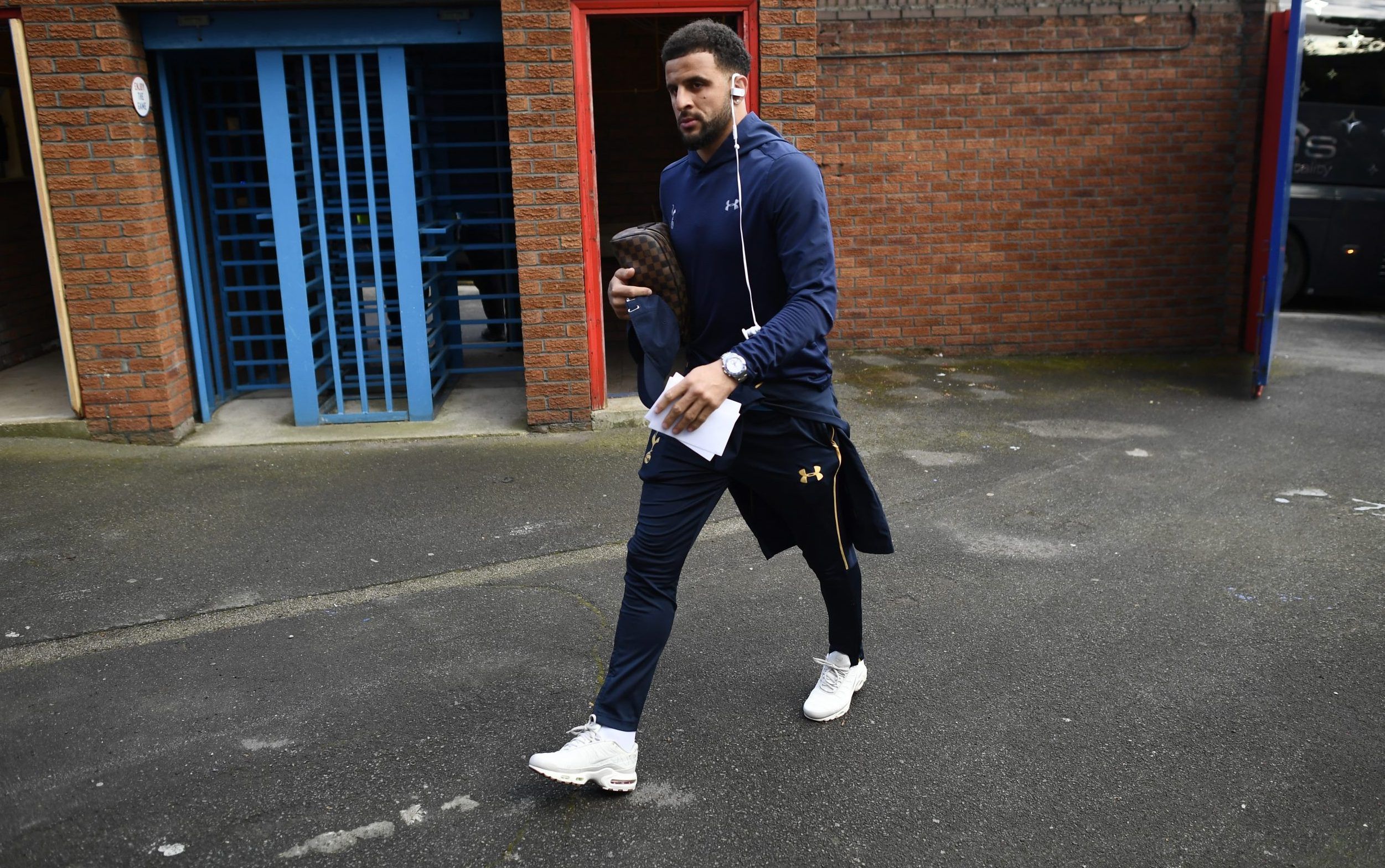 Britain Soccer Football - Crystal Palace v Tottenham Hotspur - Premier League - Selhurst Park - 26/4/17 Tottenham's Kyle Walker arrives for the match Reuters / Dylan Martinez Livepic EDITORIAL USE ONLY. No use with unauthorized audio, video, data, fixture lists, club/league logos or 