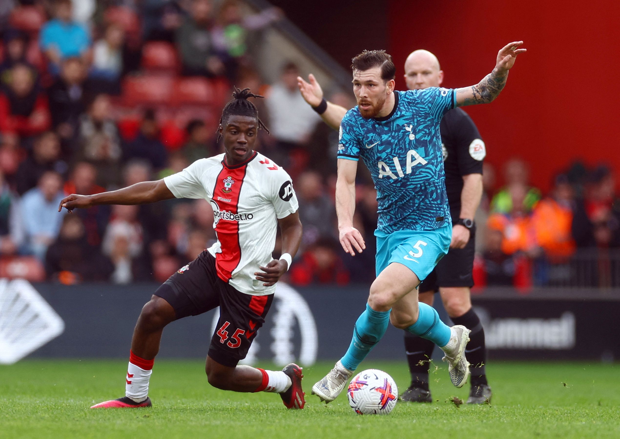 pierre-emile-hojbjerg-tottenham-hotspur-southampton-premeir-league-Romeo-Lavia