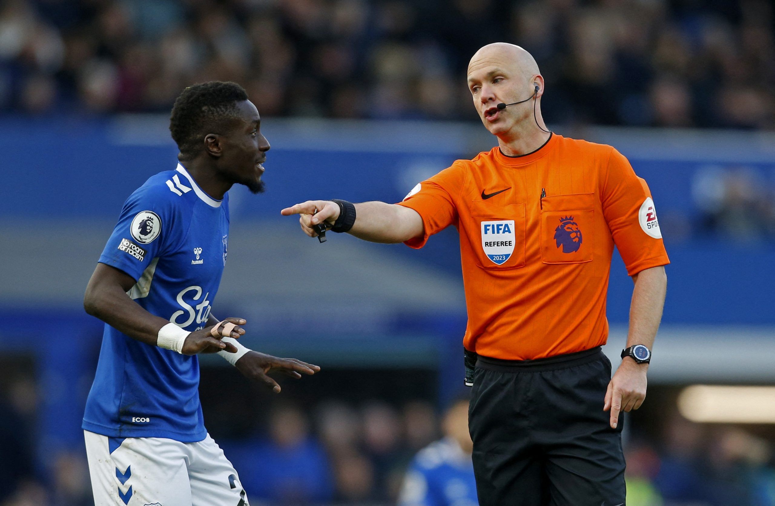 Soccer Football - Premier League - Everton v Aston Villa - Goodison Park, Liverpool, Britain - February 25, 2023 Everton's Idrissa Gueye remonstates with referee Anthony Taylor after a penalty is awarded to Aston Villa Action Images via Reuters/Ed Sykes EDITORIAL USE ONLY. No use with unauthorized audio, video, data, fixture lists, club/league logos or 'live' services. Online in-match use limited to 75 images, no video emulation. No use in betting, games or single club /league/player publication