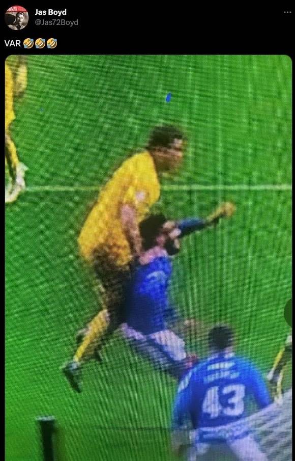 VAR appears to make major Rangers blunder