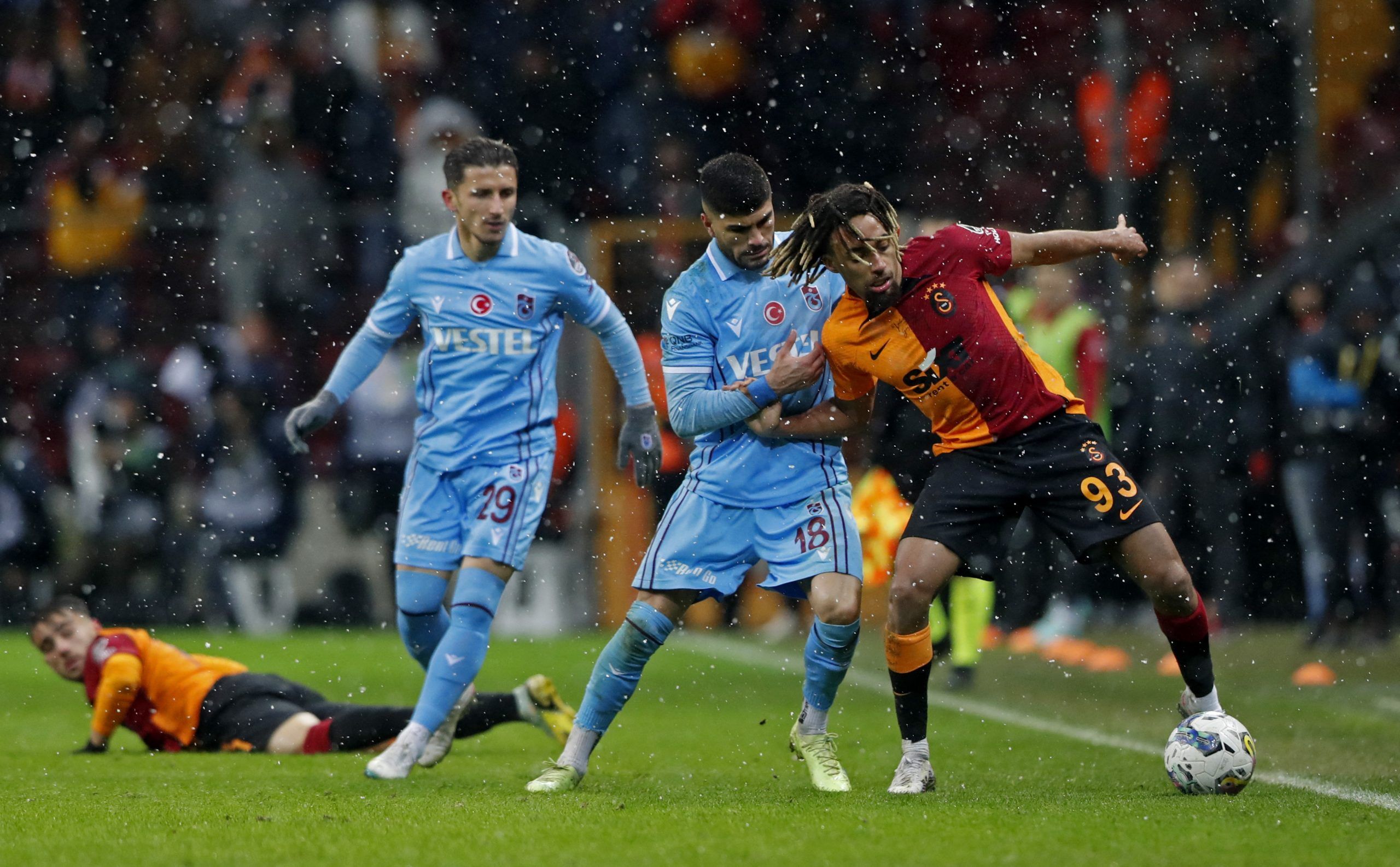 Newcastle make contact over Galatasaray defender Sacha Boey 