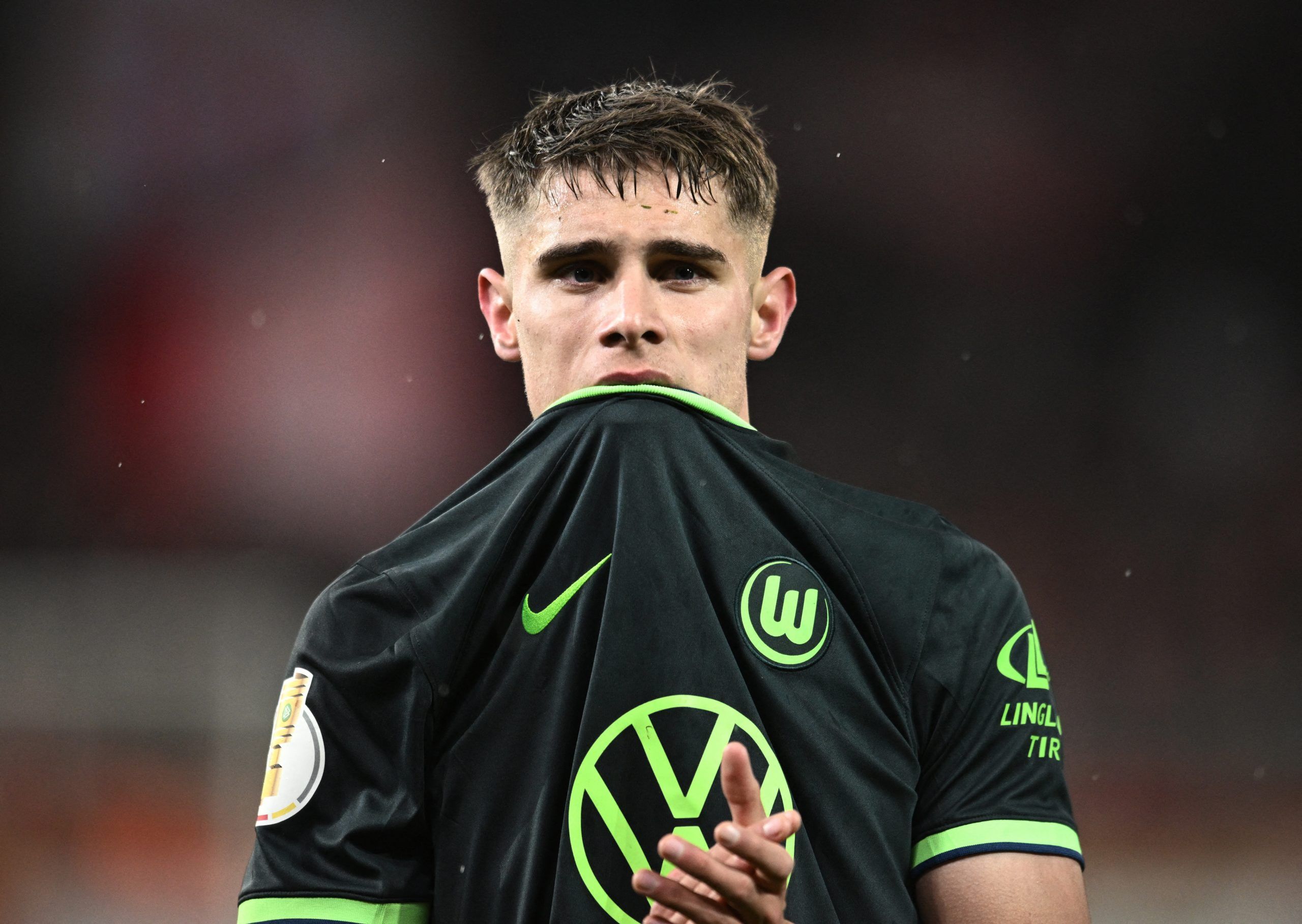 Soccer Football - DFB Cup - Round of 8 - 1. FC Union Berlin v VfL Wolfsburg - Stadion An der Alten Forsterei, Berlin, Germany - January 31, 2023 VfL Wolfsburg's Micky van de Ven looks dejected after the match REUTERS/Annegret Hilse DFB REGULATIONS PROHIBIT ANY USE OF PHOTOGRAPHS AS IMAGE SEQUENCES AND/OR QUASI-VIDEO.