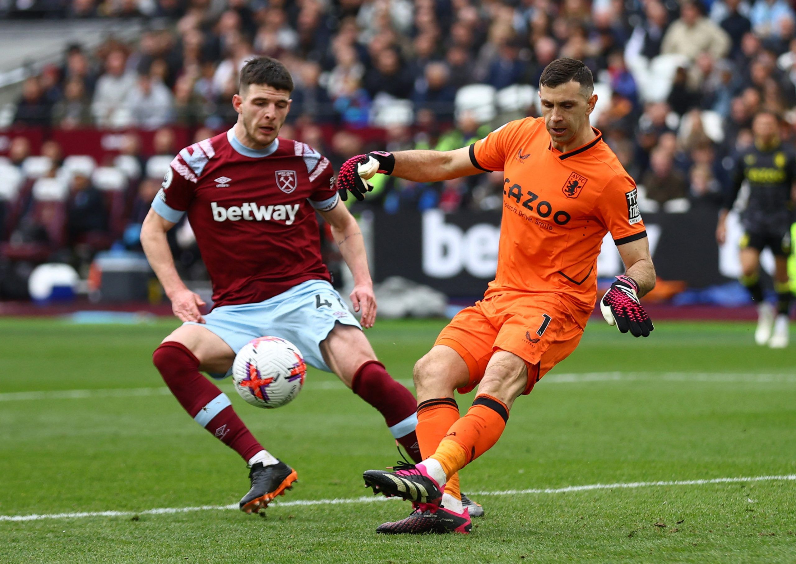 Soccer Football - Premier League - West Ham United v Aston Villa - London Stadium, London, Britain - March 12, 2023 Aston Villa's Emiliano Martinez in action with West Ham United's Declan Rice Action Images via Reuters/Matthew Childs EDITORIAL USE ONLY. No use with unauthorized audio, video, data, fixture lists, club/league logos or 'live' services. Online in-match use limited to 75 images, no video emulation. No use in betting, games or single club /league/player publications.  Please contact y