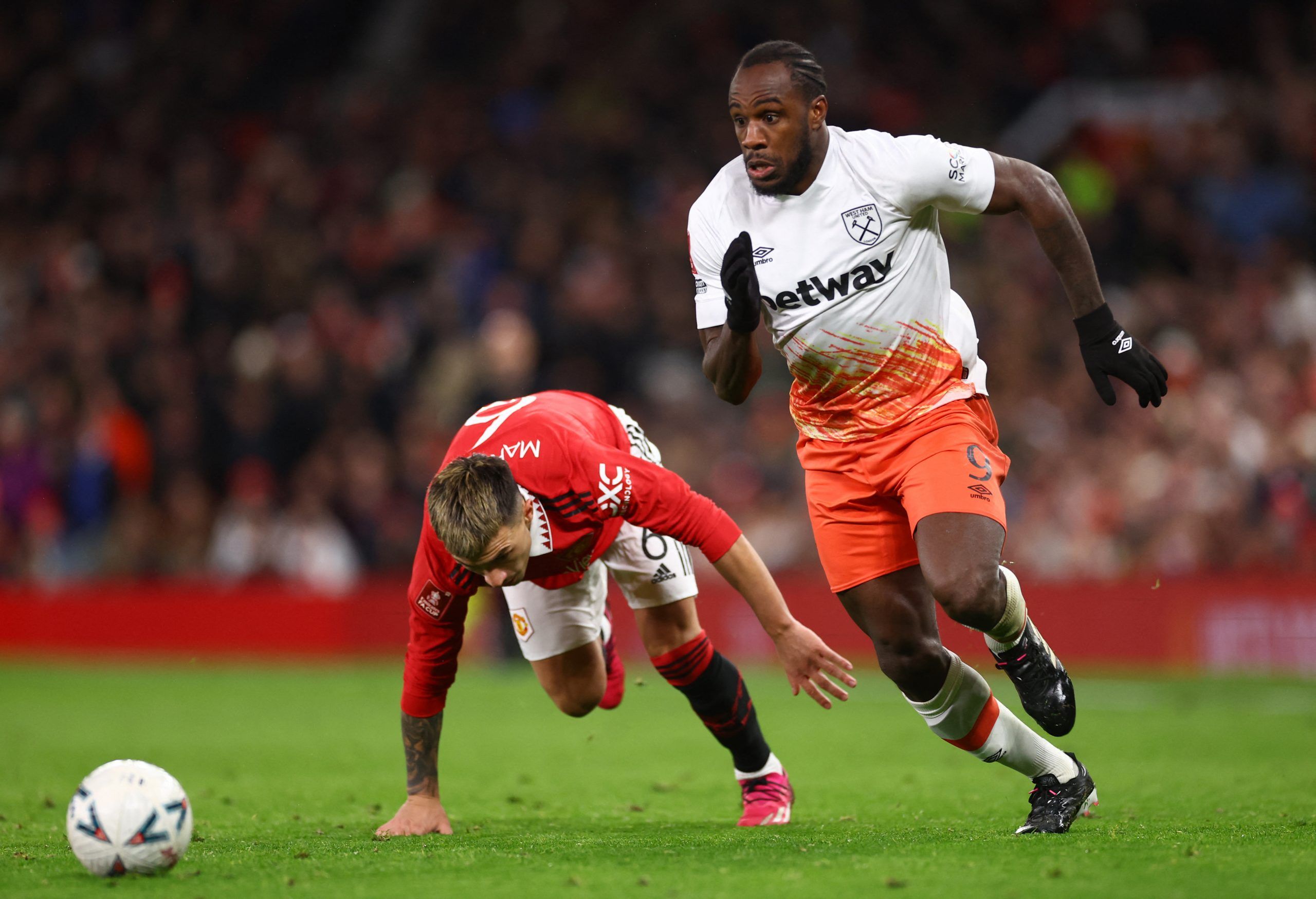 Soccer Football - FA Cup - Fifth Round - Manchester United v West Ham United - Old Trafford, Manchester, Britain - March 1, 2023 Manchester United's Lisandro Martinez in action with West Ham United's Michail Antonio REUTERS/Carl Recine
