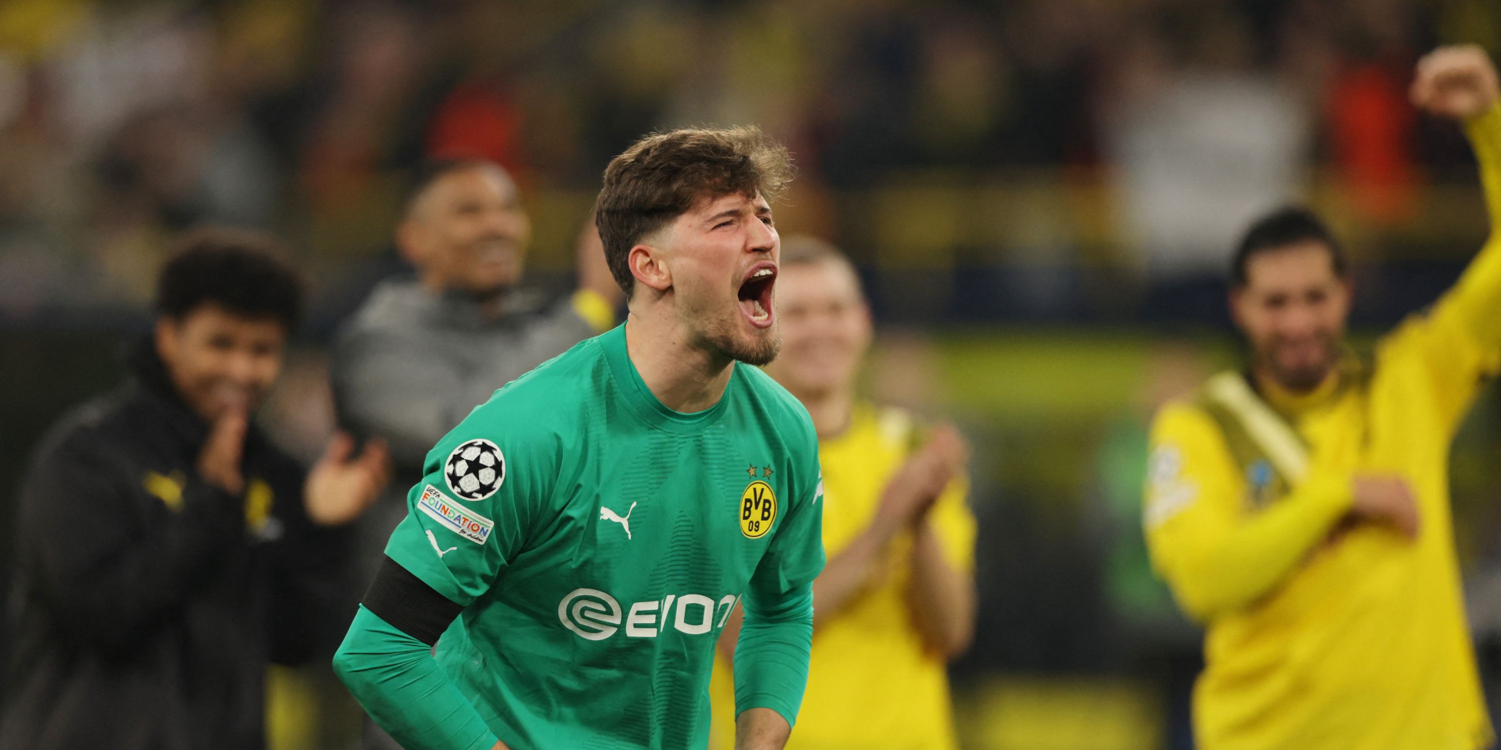 gregor-kobel-borussia-dortmund